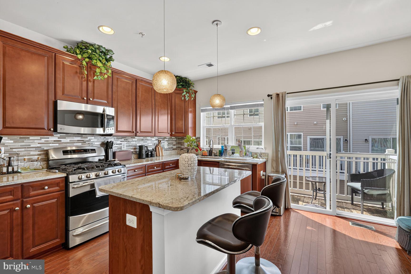 7243 SILVER THORN WAY