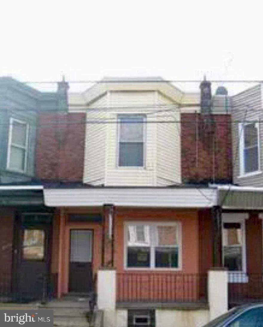 This home is in need of some TLC, making it the perfect project for investors looking to add value through renovations. With some cosmetic updates and key repairs, this property can be transformed into a stylish, modern home.