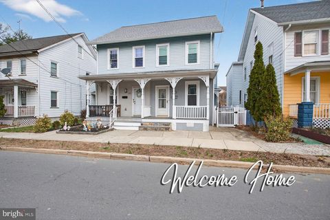 Townhouse For Sale - 123 Monmouth Street<br/> HIGHTSTOWN, NJ 08520