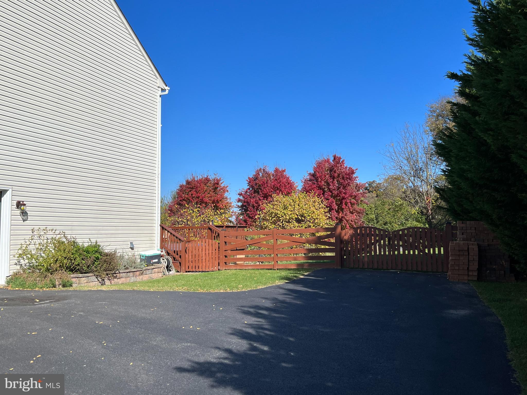 SPRUCE HILL ESTATES - Residential