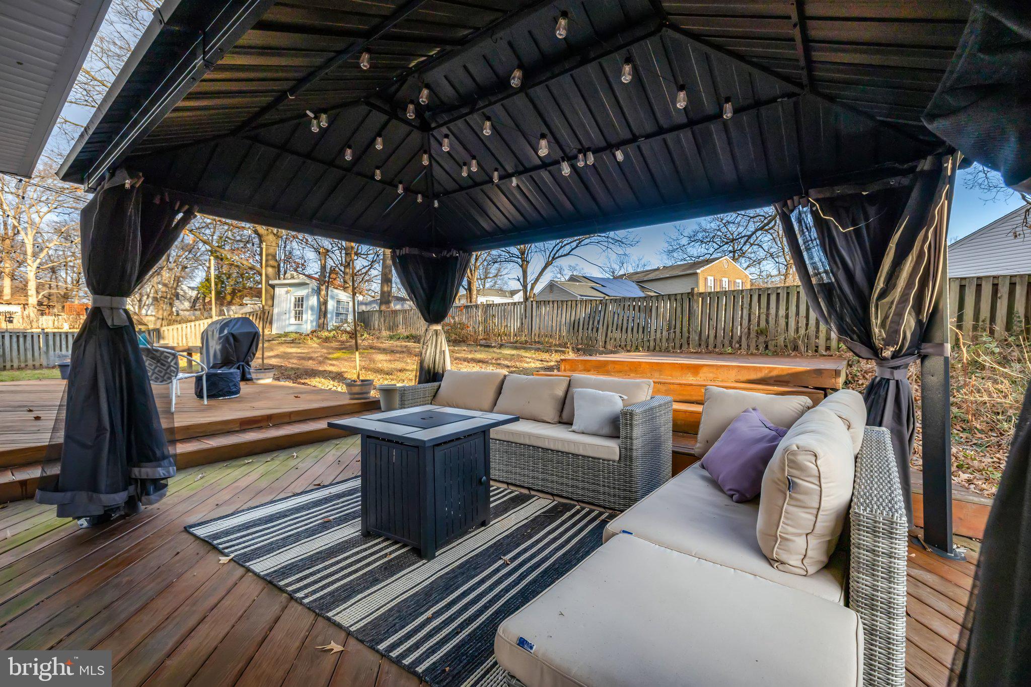 REFLECTION LAKE - Residential