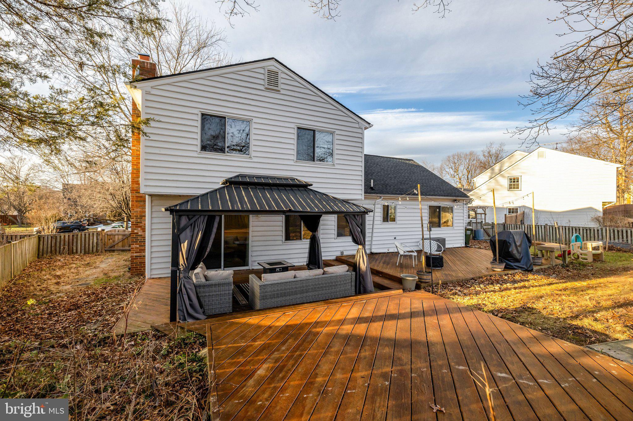 REFLECTION LAKE - Residential