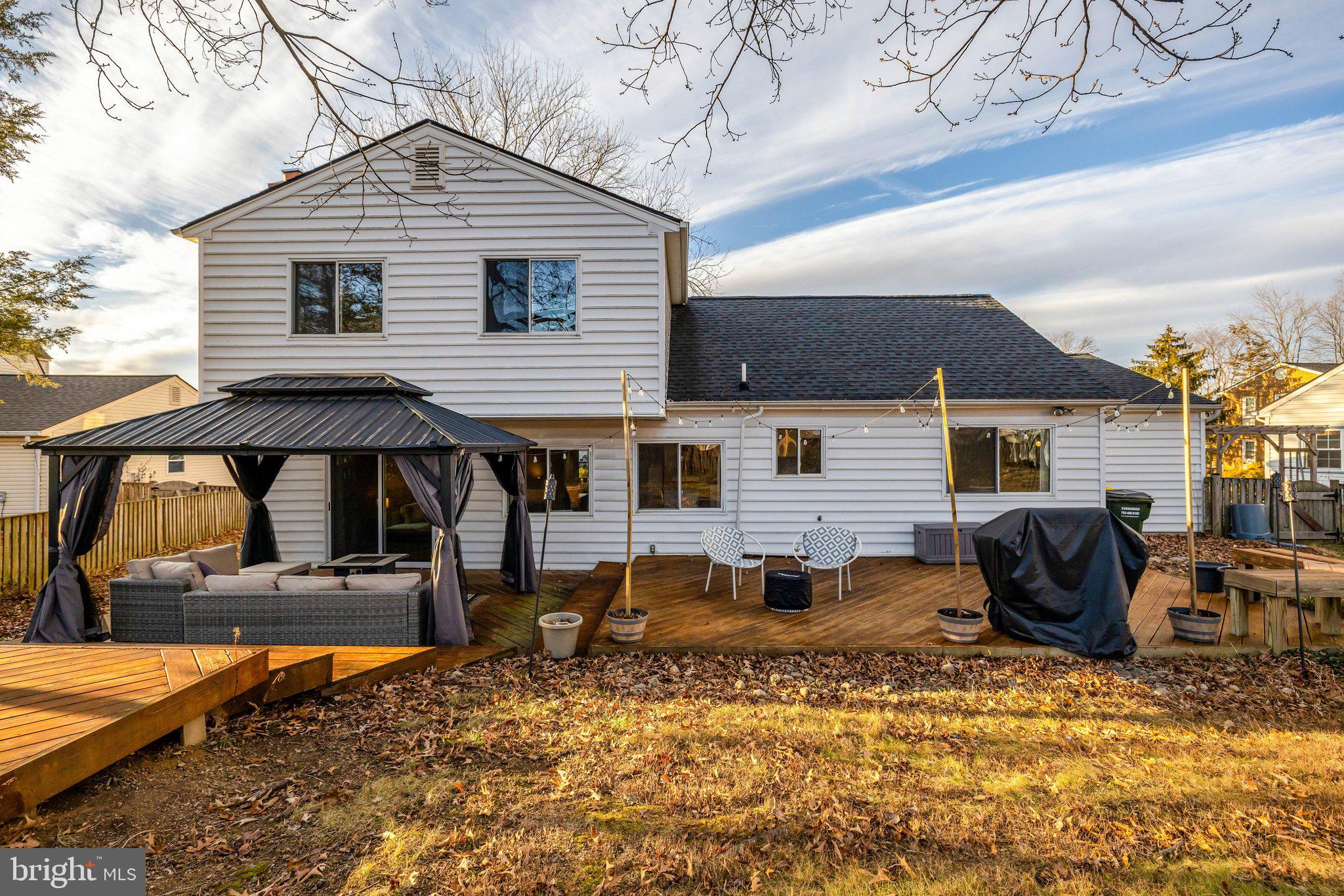 REFLECTION LAKE - Residential