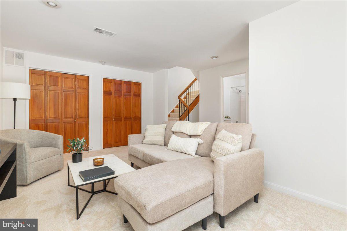 RESTON - Residential Lease