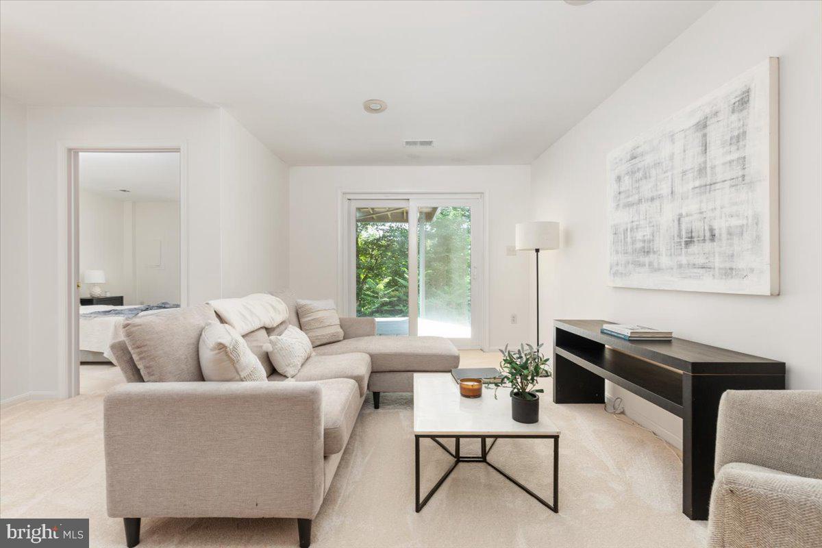 RESTON - Residential Lease