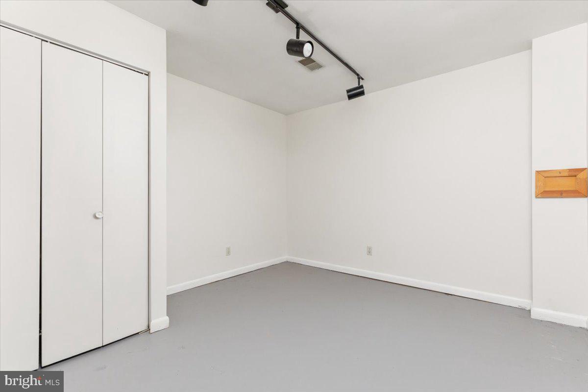 RESTON - Residential Lease