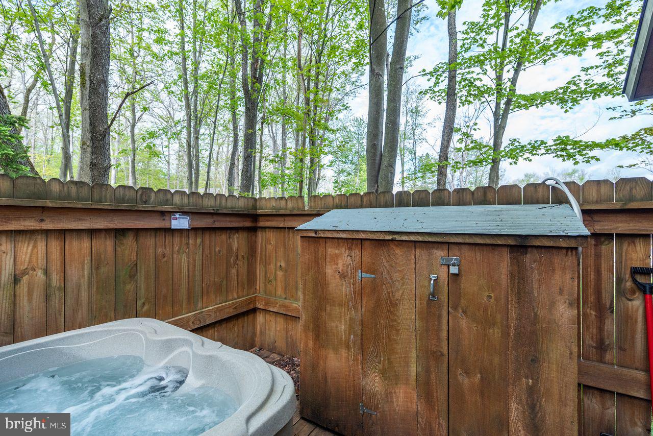 YELLOWSTONE VILLAGE - Residential