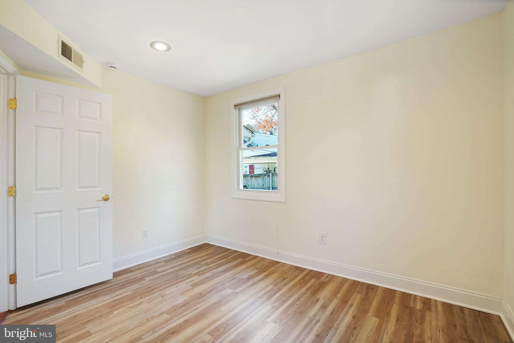 ANNALEE HEIGHTS - Residential Lease