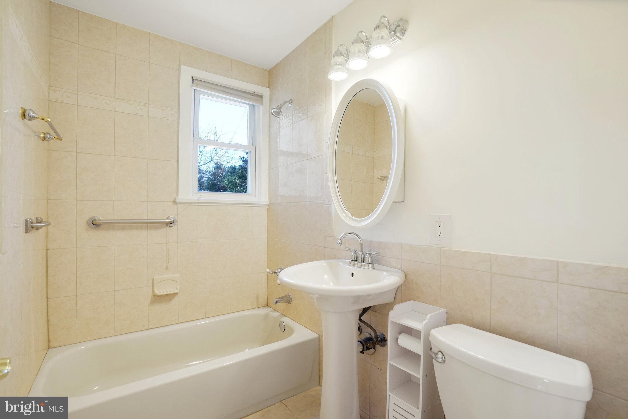 ANNALEE HEIGHTS - Residential Lease