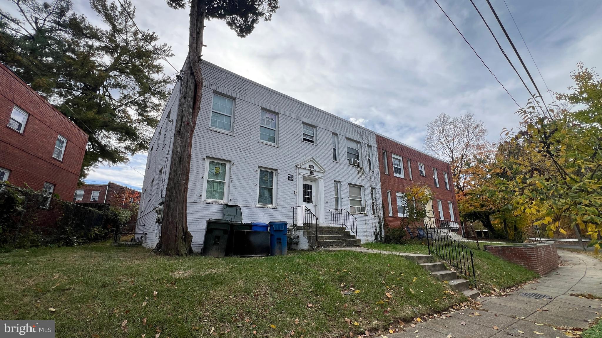411 LEBAUM STREET SE
