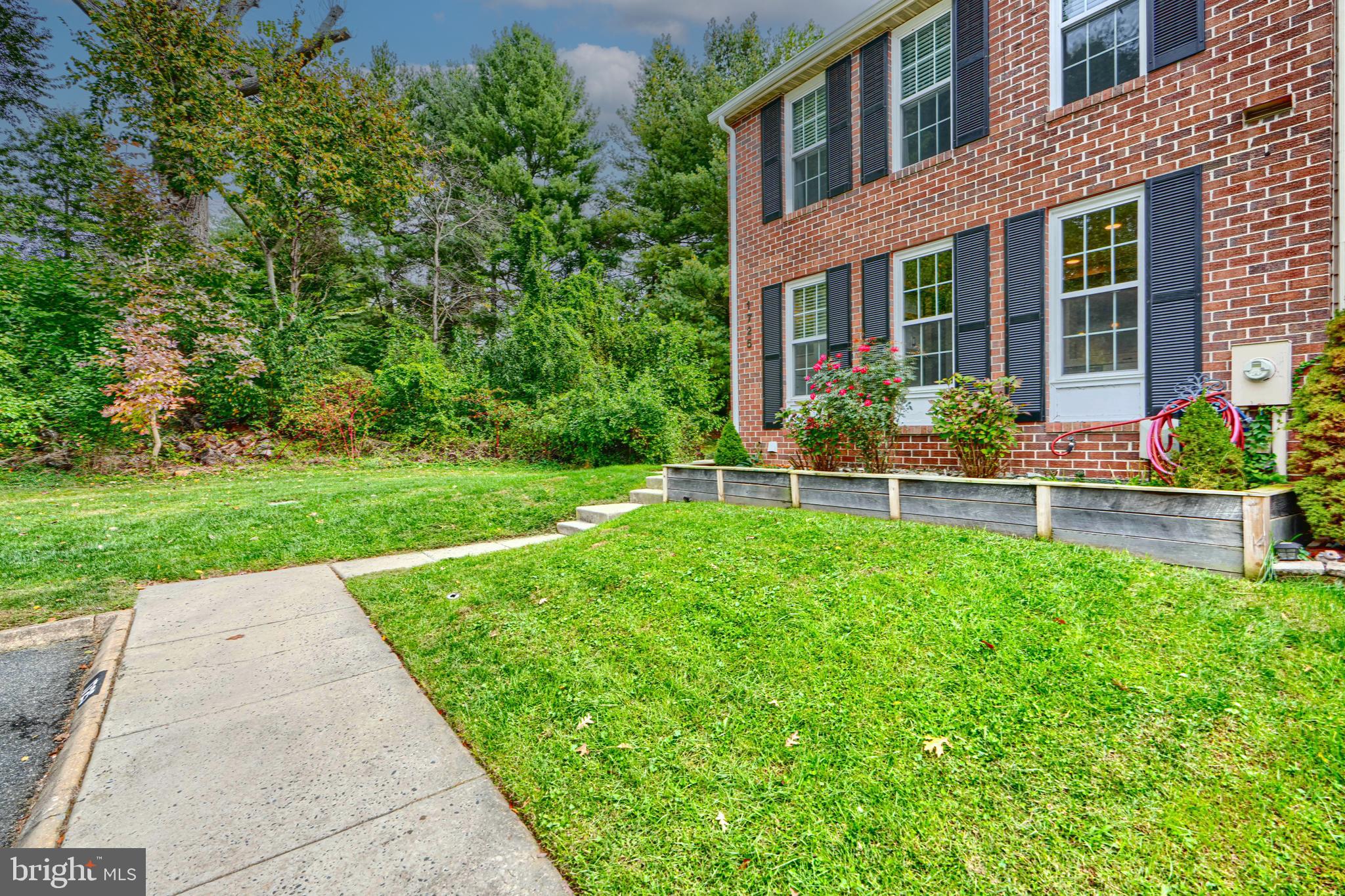 VILLAGE OF THOMAS RUN - Residential Lease
