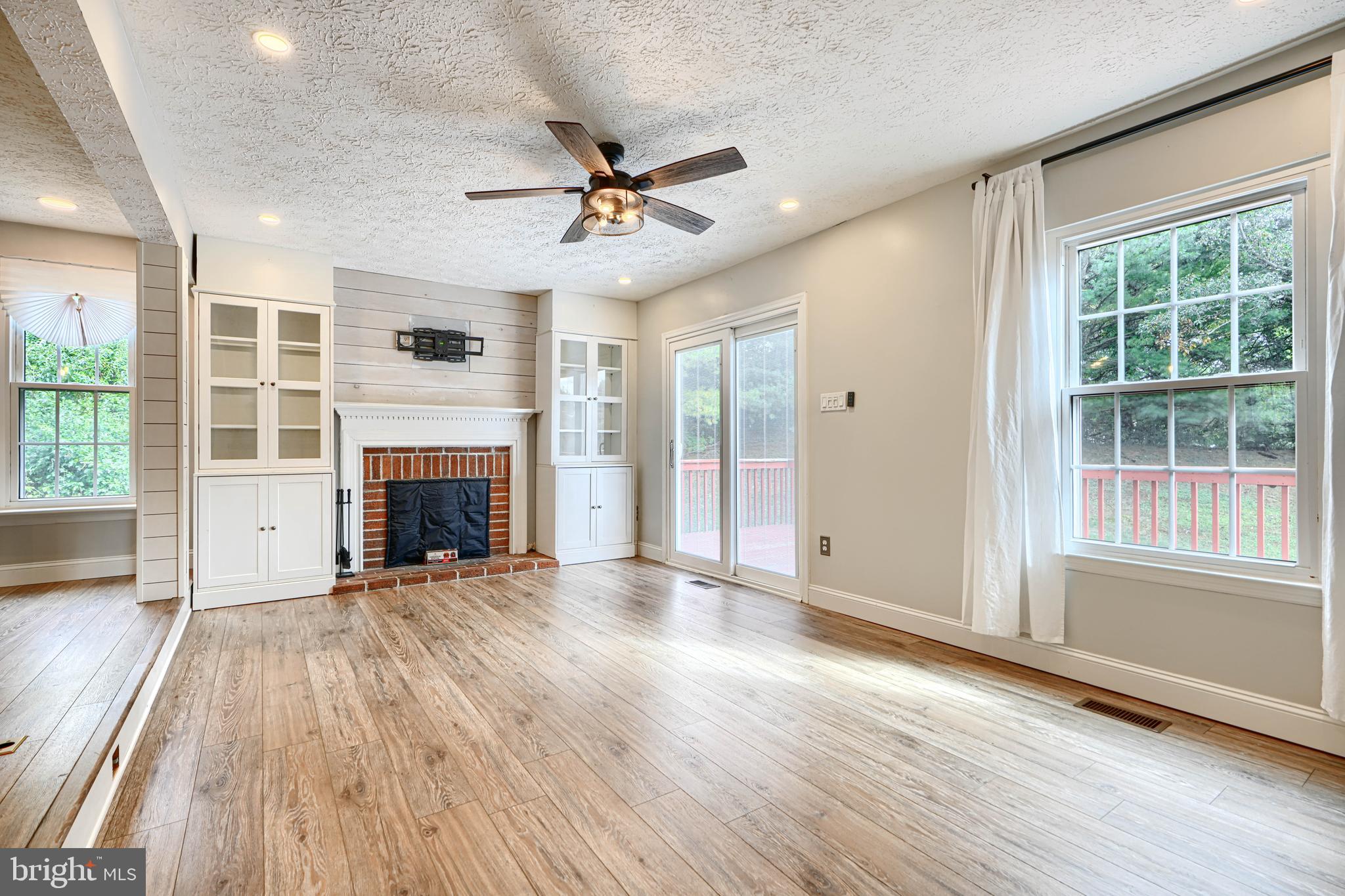 VILLAGE OF THOMAS RUN - Residential Lease
