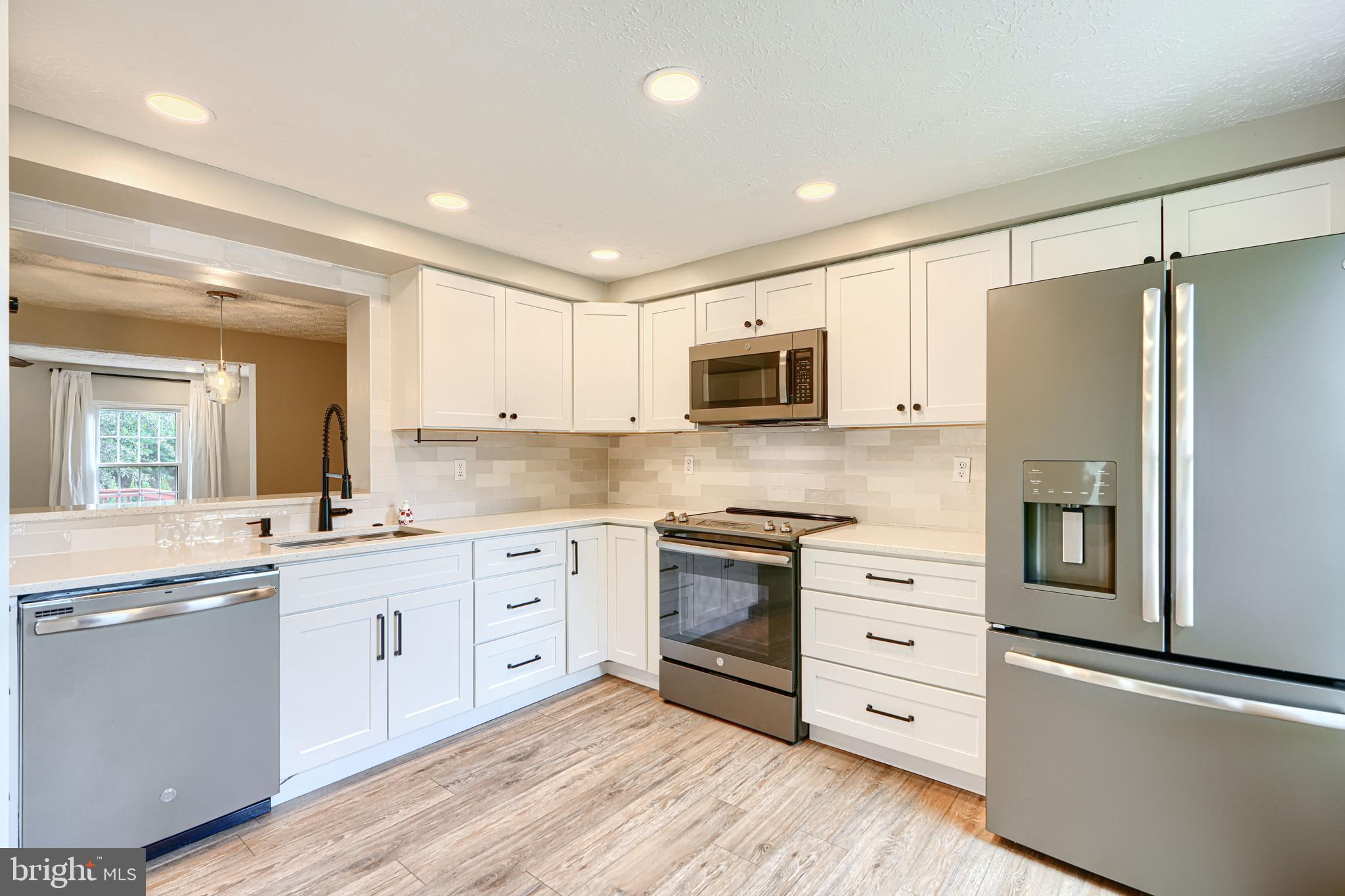 VILLAGE OF THOMAS RUN - Residential Lease