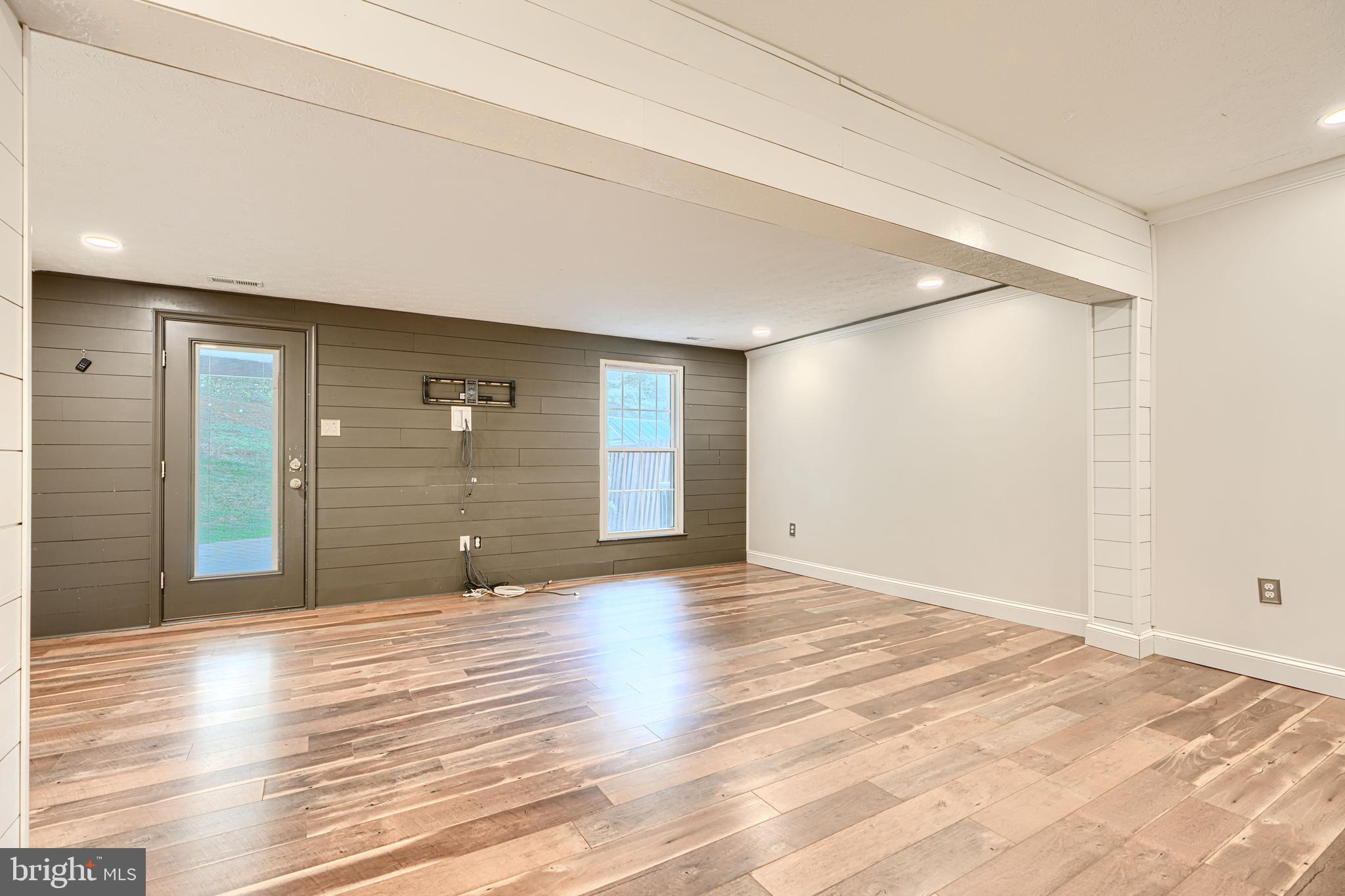 VILLAGE OF THOMAS RUN - Residential Lease