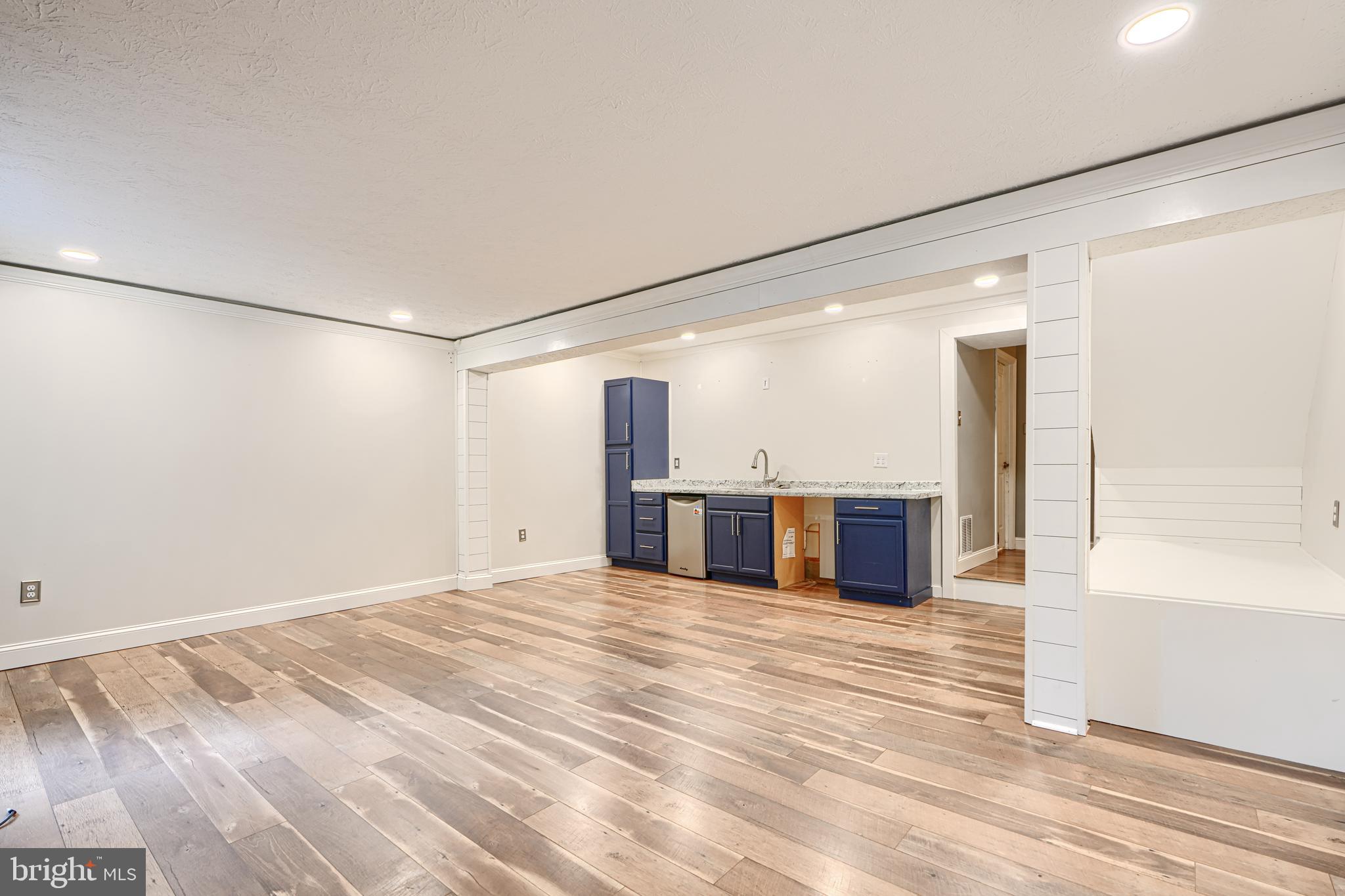VILLAGE OF THOMAS RUN - Residential Lease
