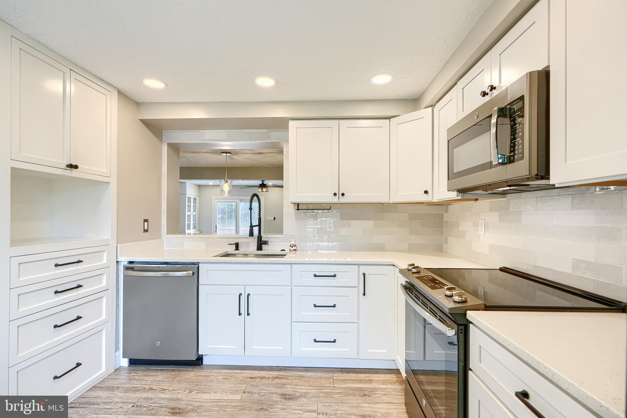 VILLAGE OF THOMAS RUN - Residential Lease