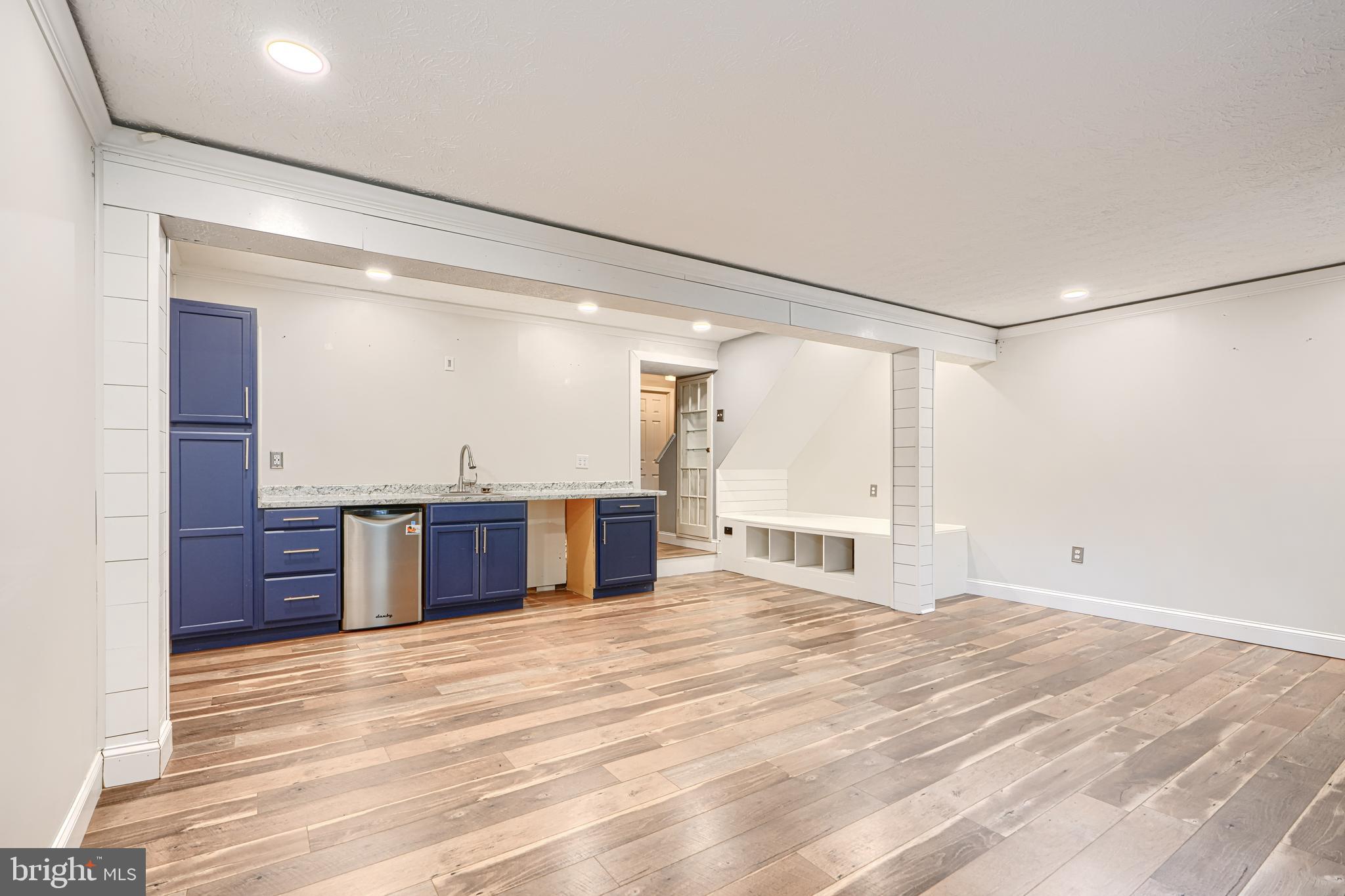 VILLAGE OF THOMAS RUN - Residential Lease