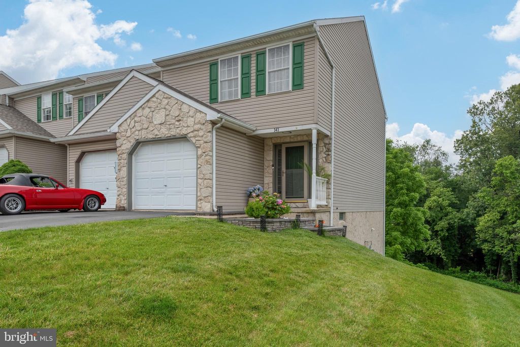 Photo of 343 Oakridge Drive, MOUNTVILLE, PA 17554 (MLS # PALA2071560)