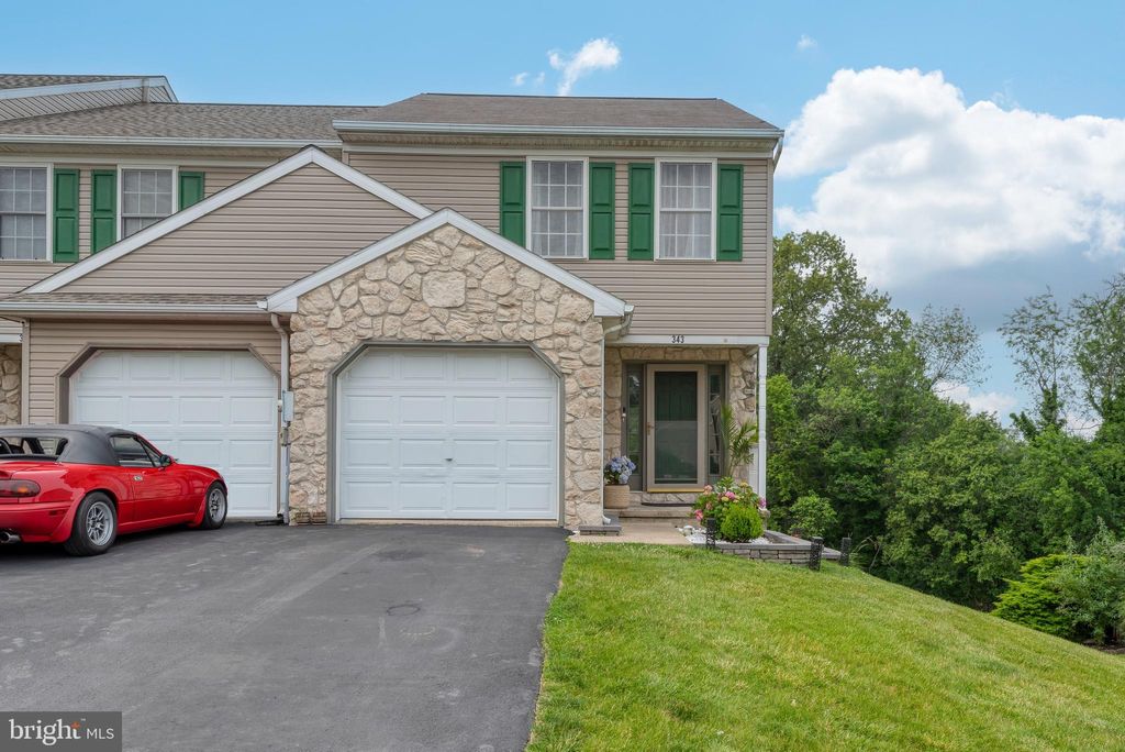 Photo of 343 Oakridge Drive, MOUNTVILLE, PA 17554 (MLS # PALA2071560)