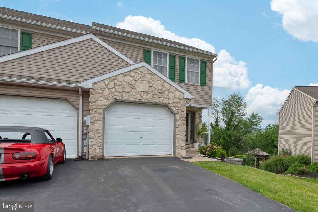 Photo of 343 Oakridge Drive, MOUNTVILLE, PA 17554 (MLS # PALA2071560)