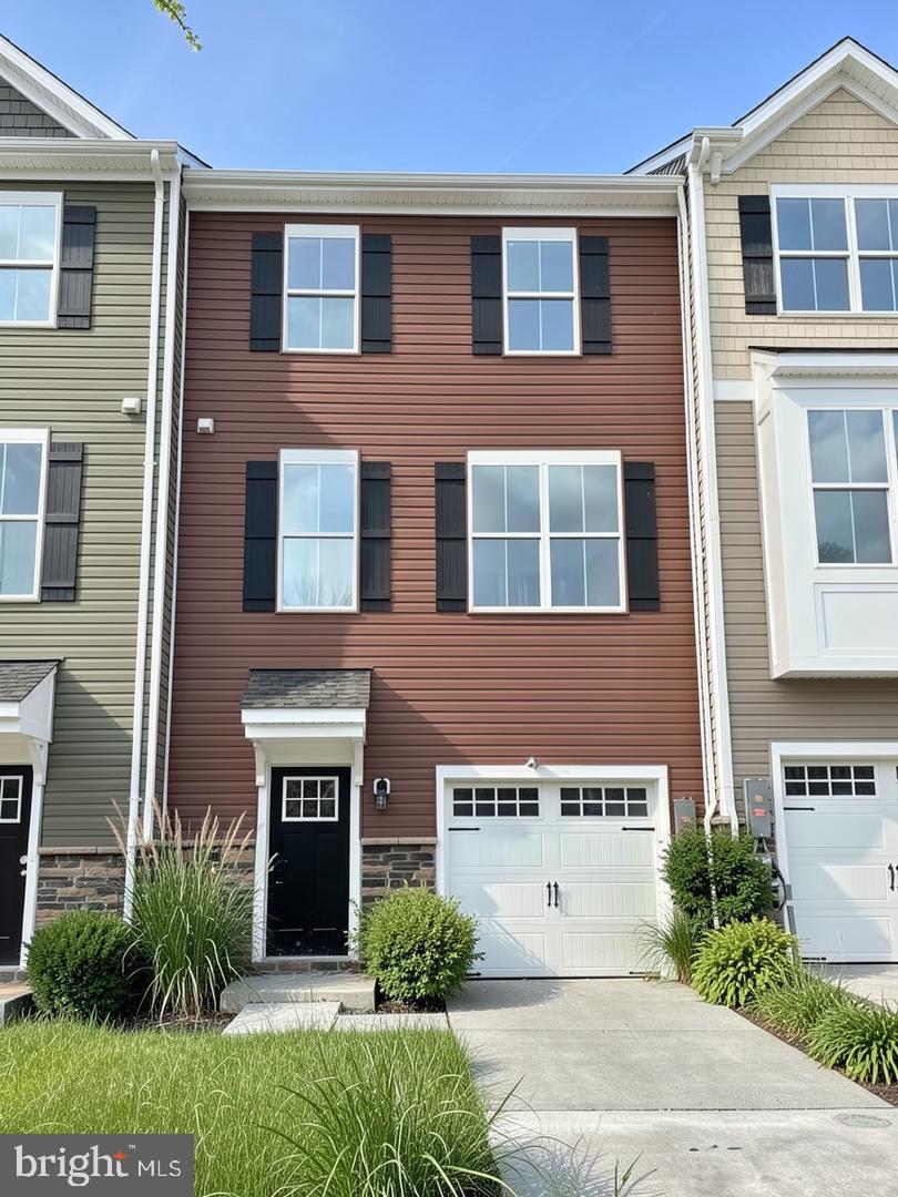 346 AQUA SQUARE 181