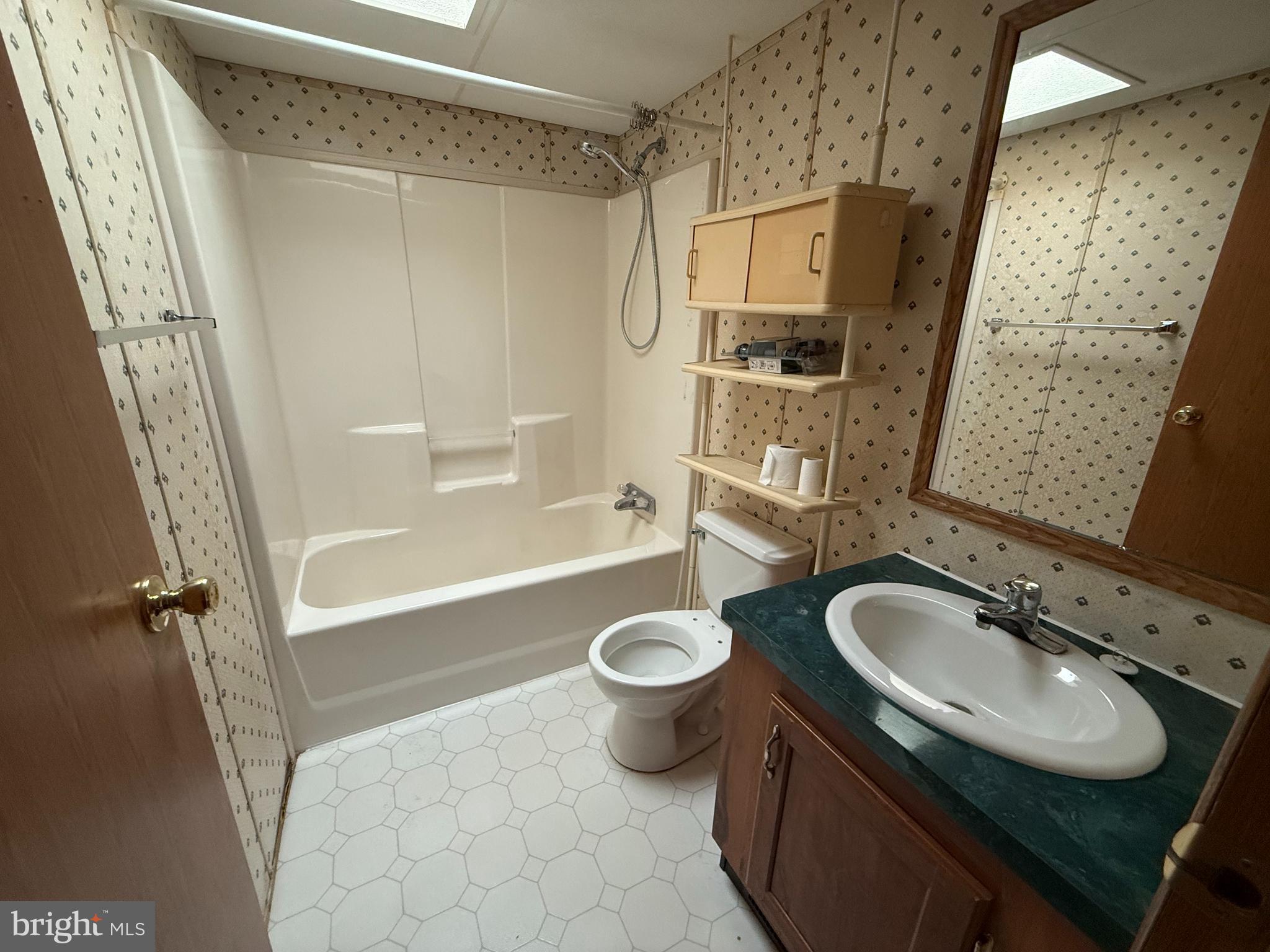125 TUCKERTON 208