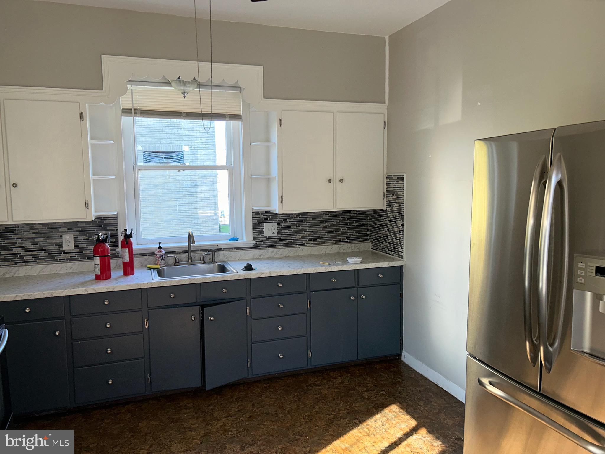 Beautiful 2nd and 3rd floor unit in Pottstown. The unit has private entrance as well as a sit in rear balcony off from the kitchen. Large sit in kitchen and spacious living room. The main level has 2 massive bedrooms and closet space with hardwood floors. The top floor has 1 carpeted bedroom. Off street parking and a well taken care of unit- ready for you. Some assistance programs are OK.
Open House Tuesday , November 21,2023 5-6pm
Open House Friday, November 24, 2023 5-6pm
Open House Saturday November 25,2023 1-2pm