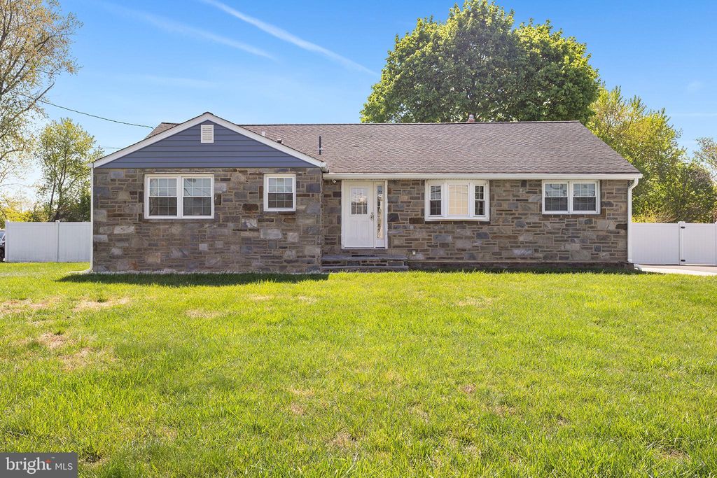 Photo of 112 Pedrick Avenue, WILLIAMSTOWN, NJ 08094 (MLS # NJGL2072296)