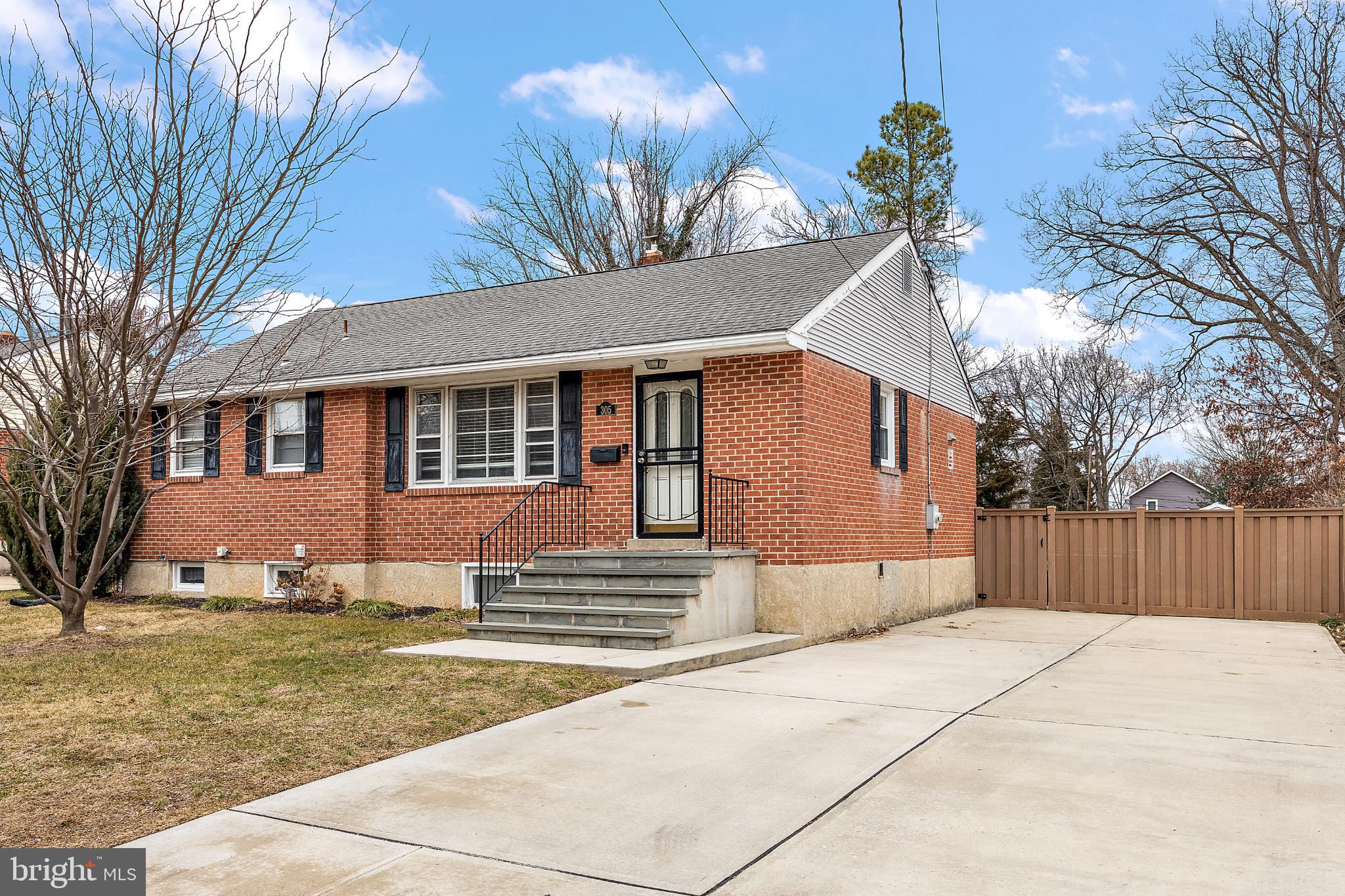 305 W DELAWARE AVENUE