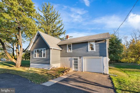 657 TRUMBAUERSVILLE ROAD QUAKERTOWN PA 18951