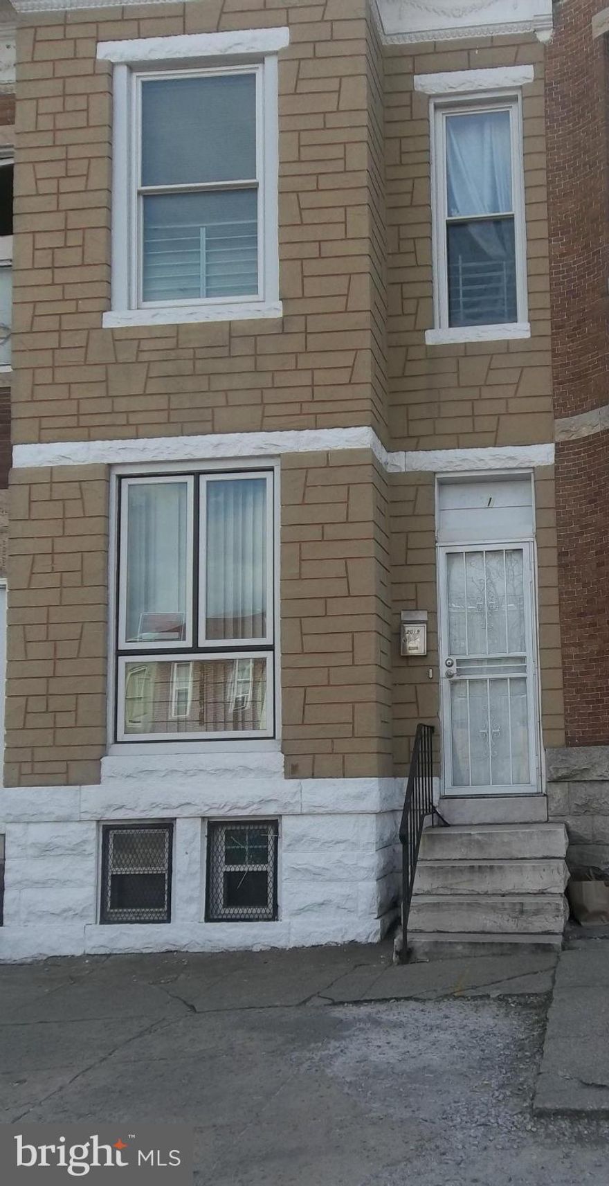 Specious well maintained 3 Bedrooms Townhouse with all the features, Central AC. and more .