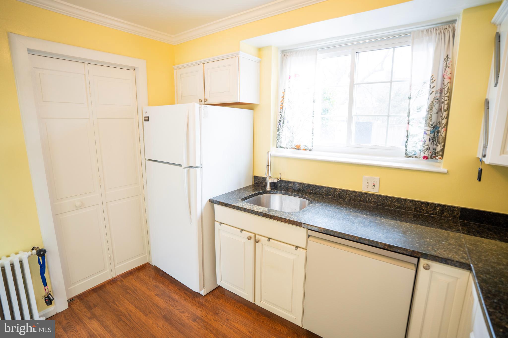 BEVERLY HILLS - Residential Lease