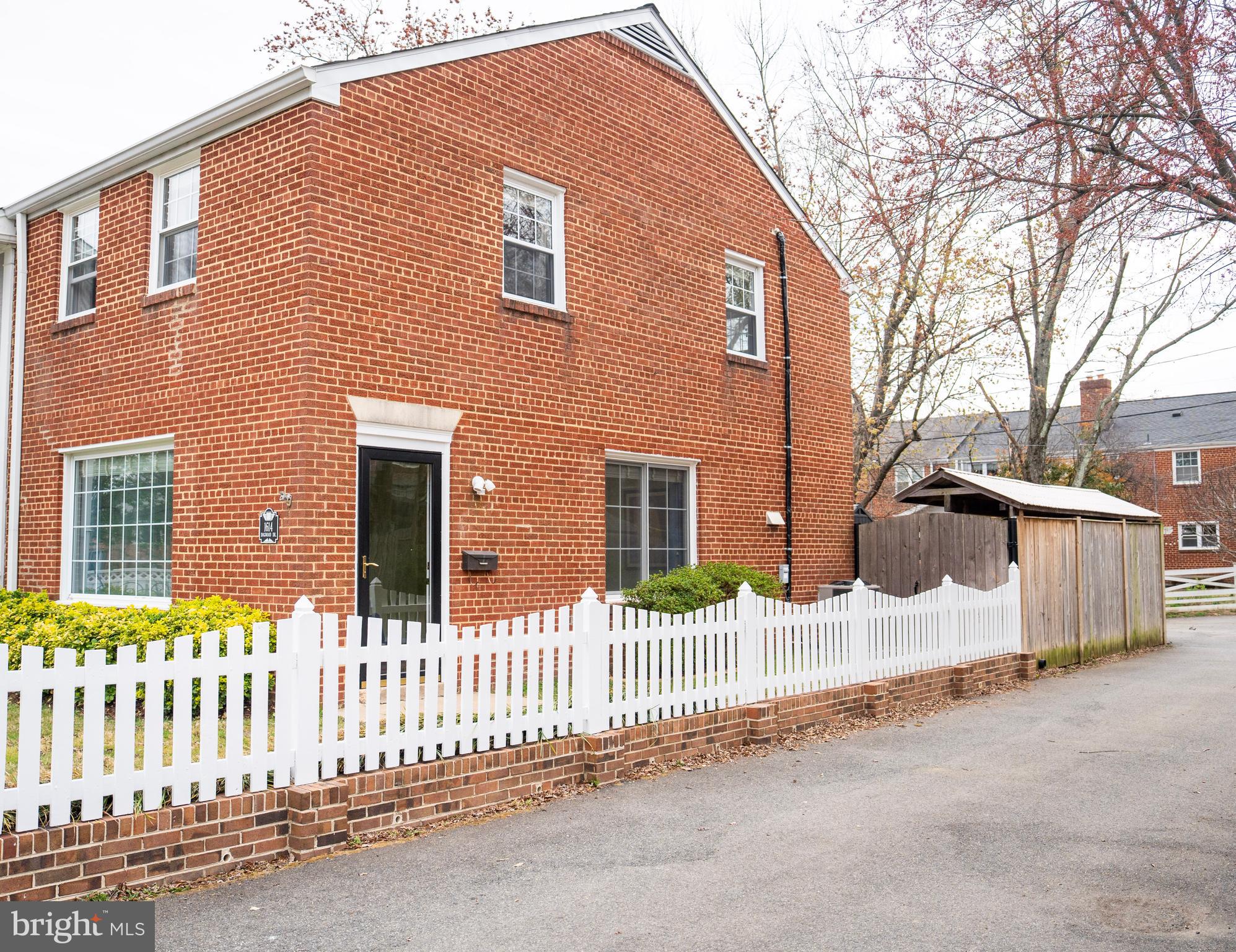 BEVERLY HILLS - Residential Lease