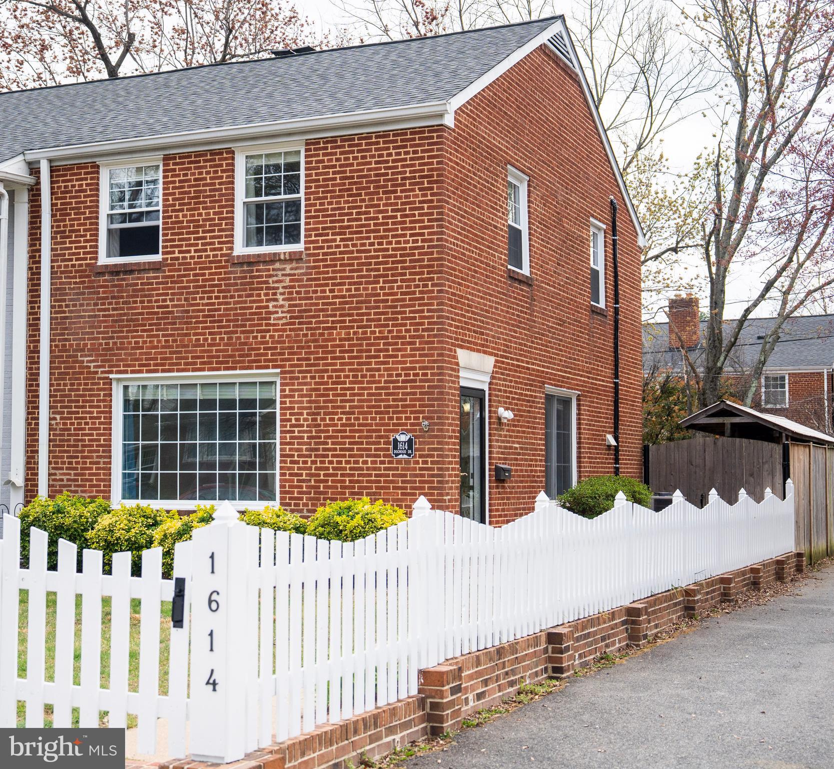 BEVERLY HILLS - Residential Lease