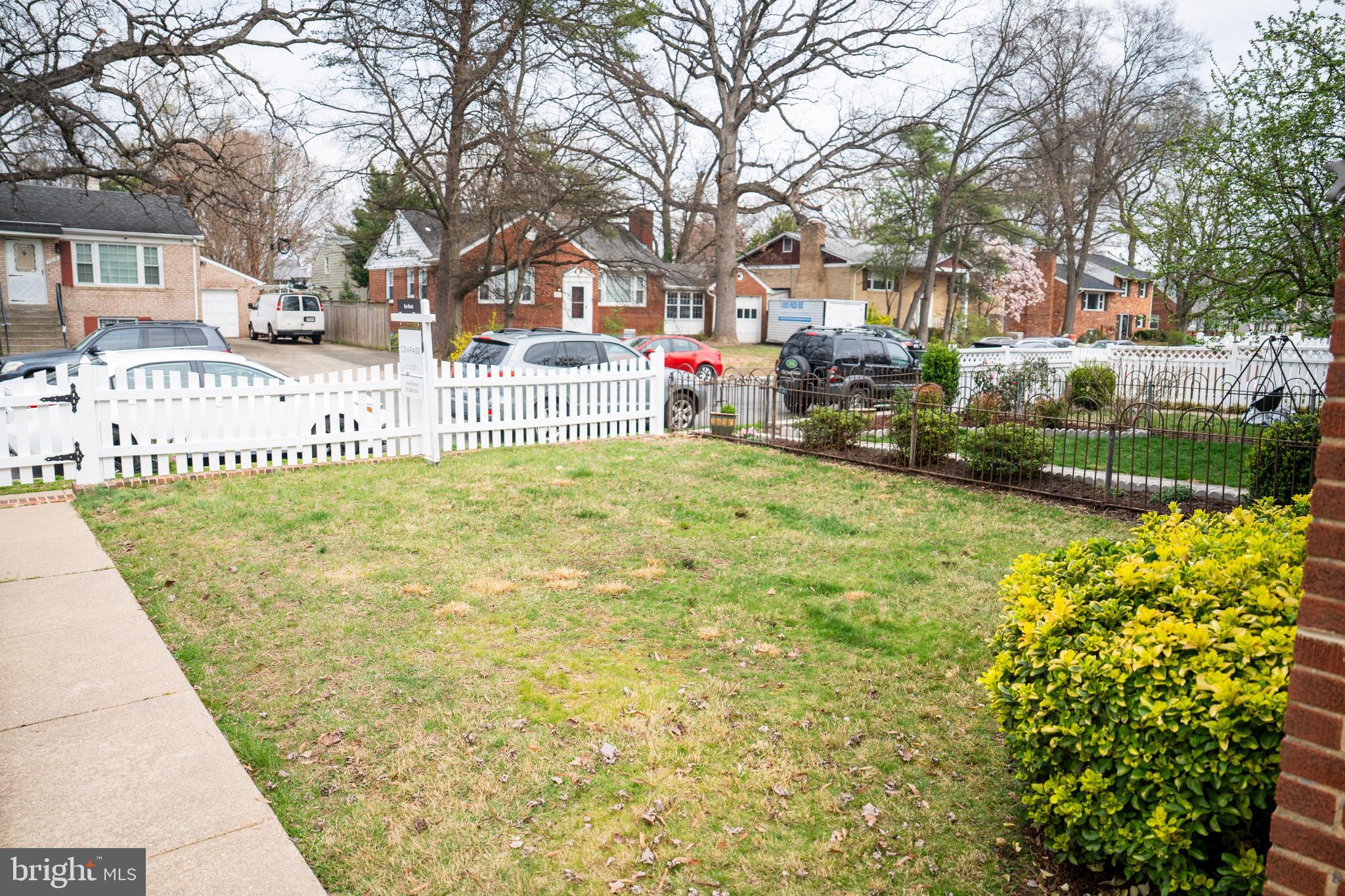 BEVERLY HILLS - Residential Lease