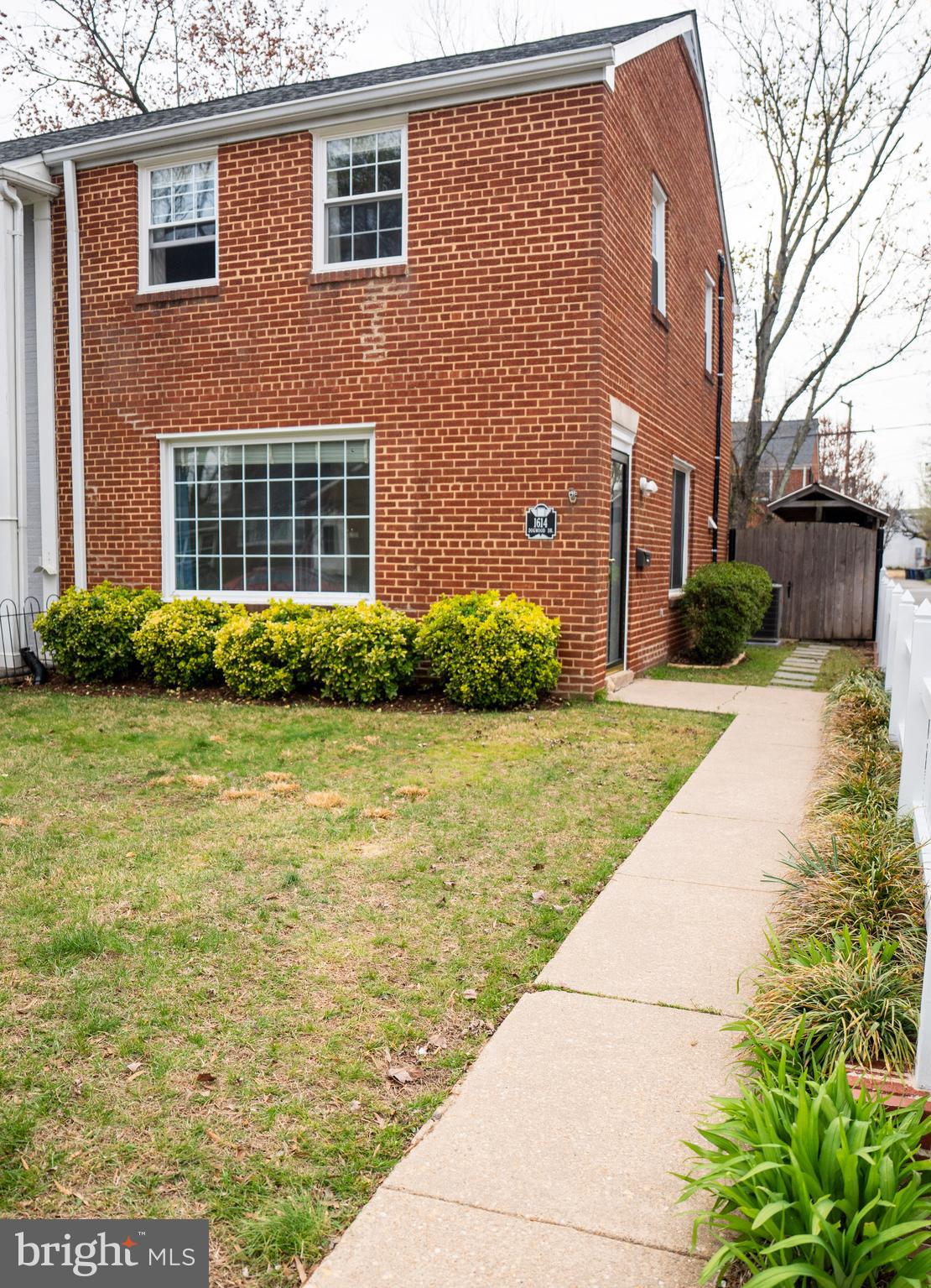 BEVERLY HILLS - Residential Lease