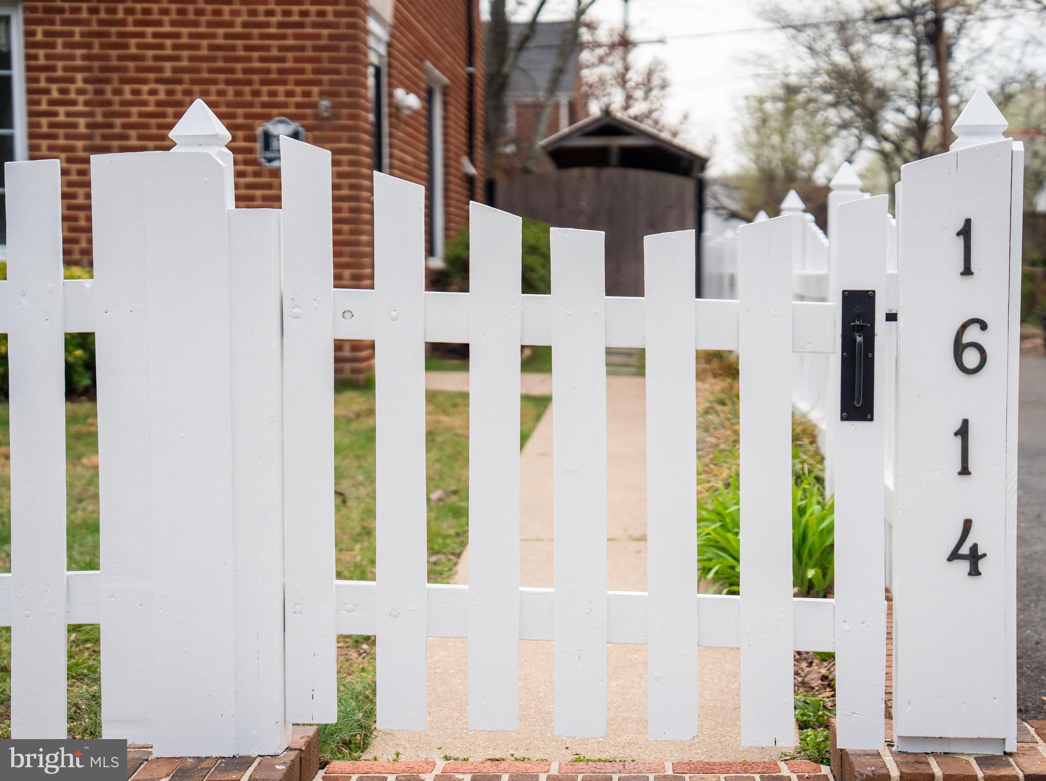 BEVERLY HILLS - Residential Lease