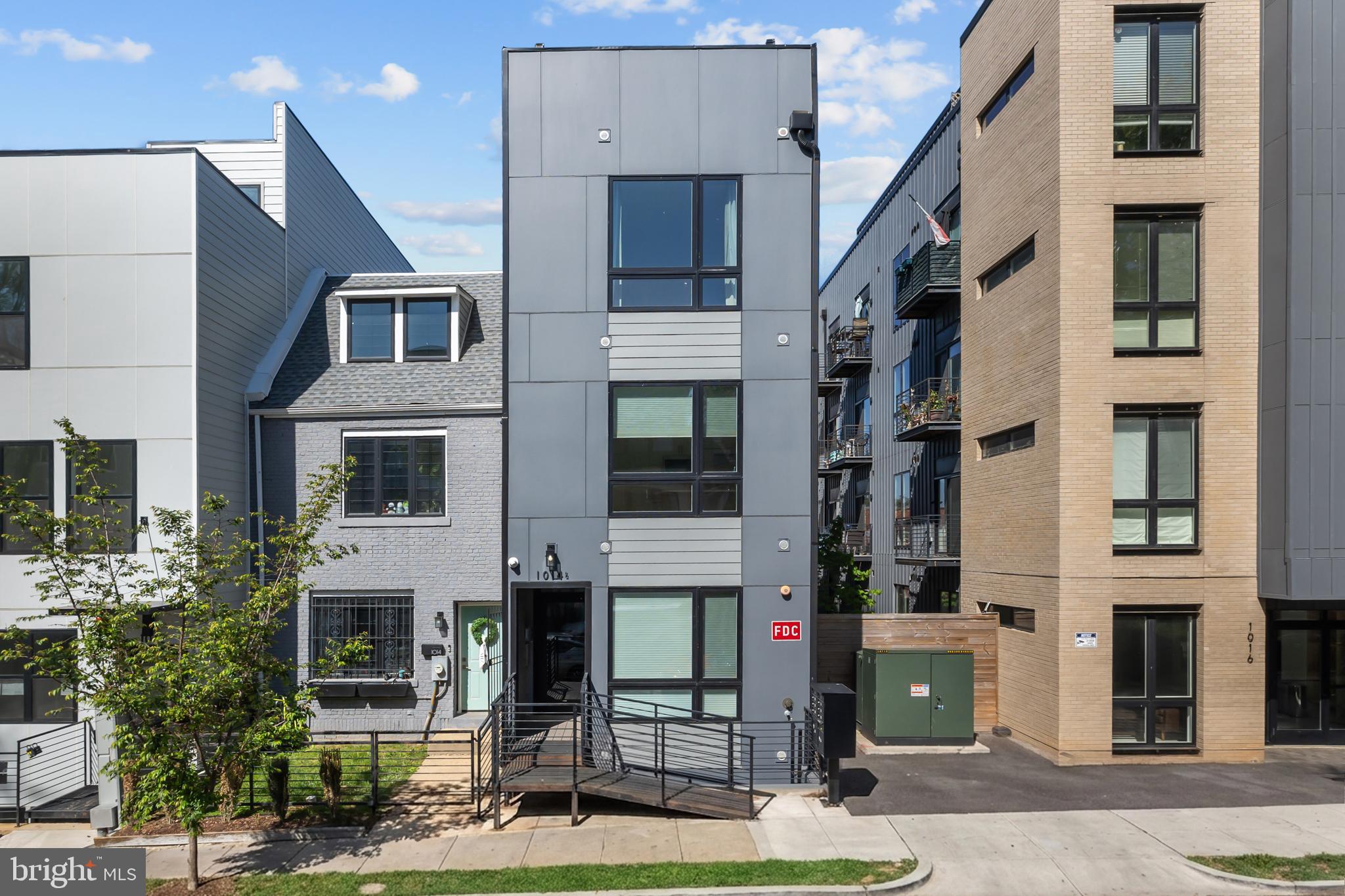 1014 1/2 17TH PLACE NE 4