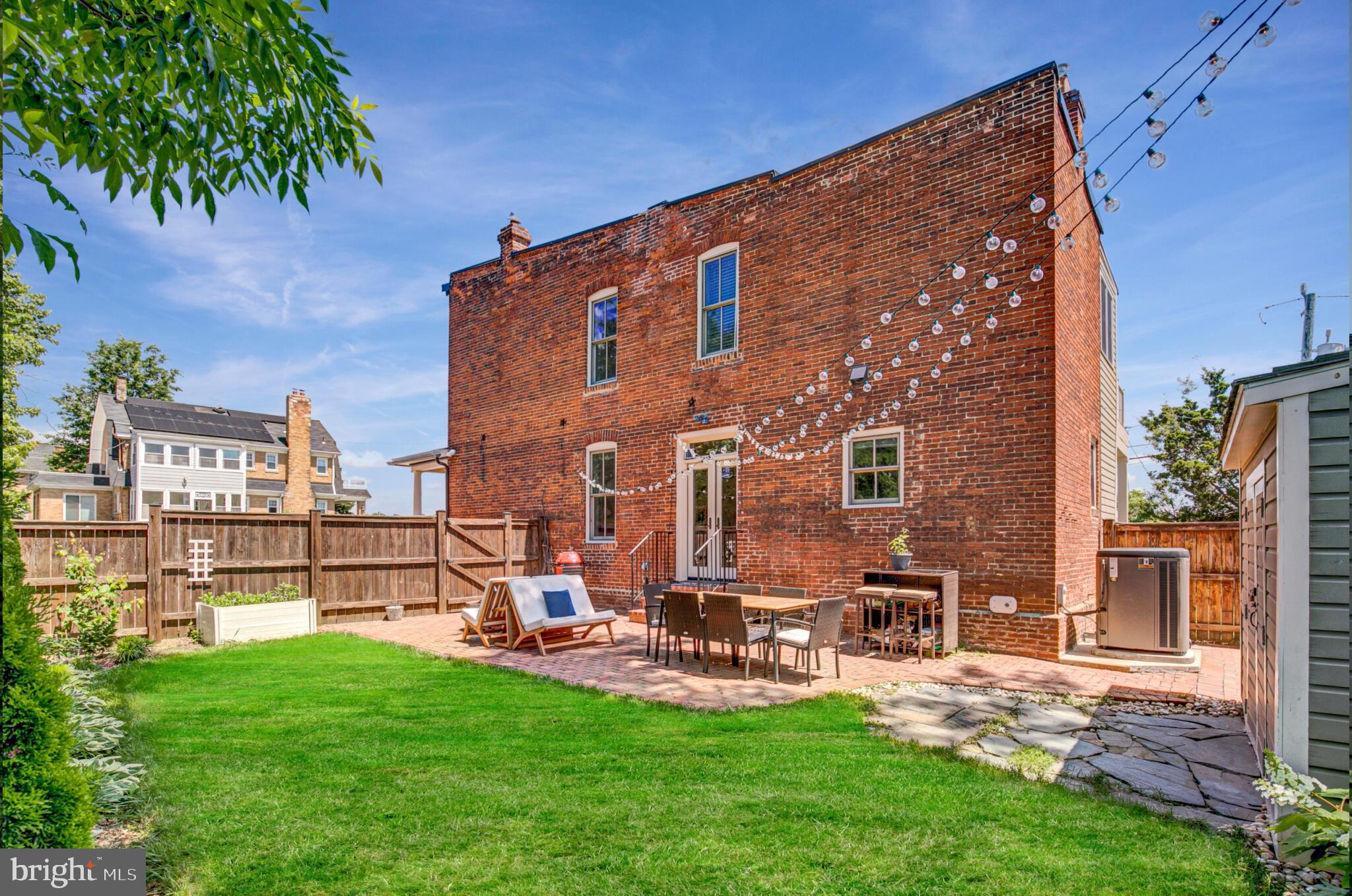 ARLINGTON VIEW - Residential