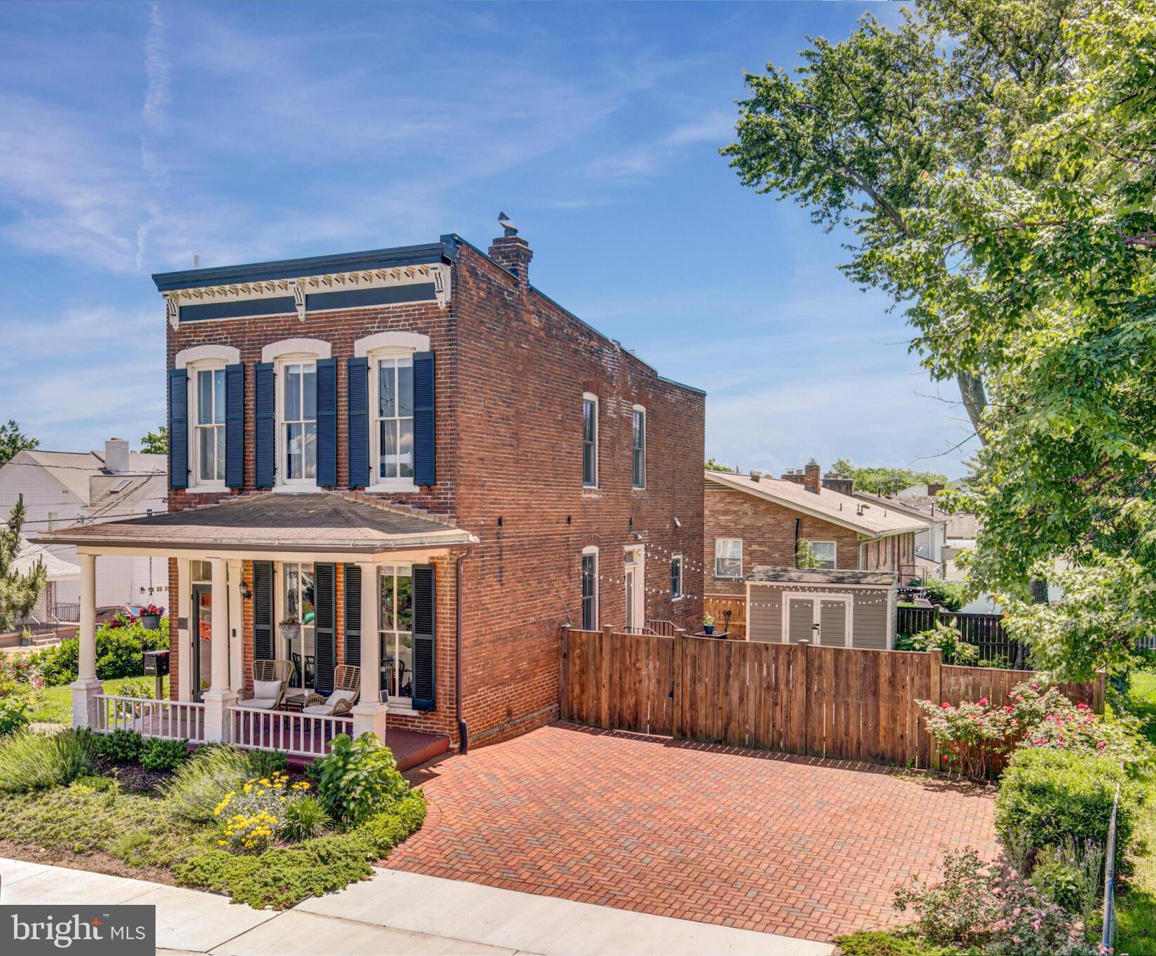 ARLINGTON VIEW - Residential