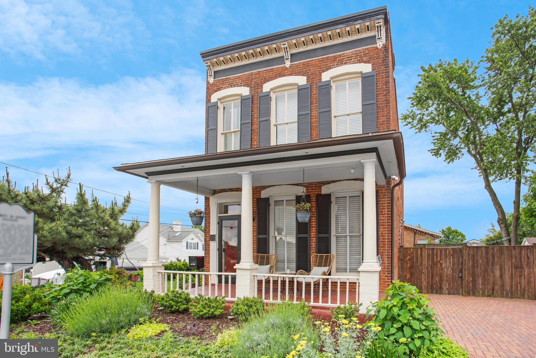 ARLINGTON VIEW - Residential