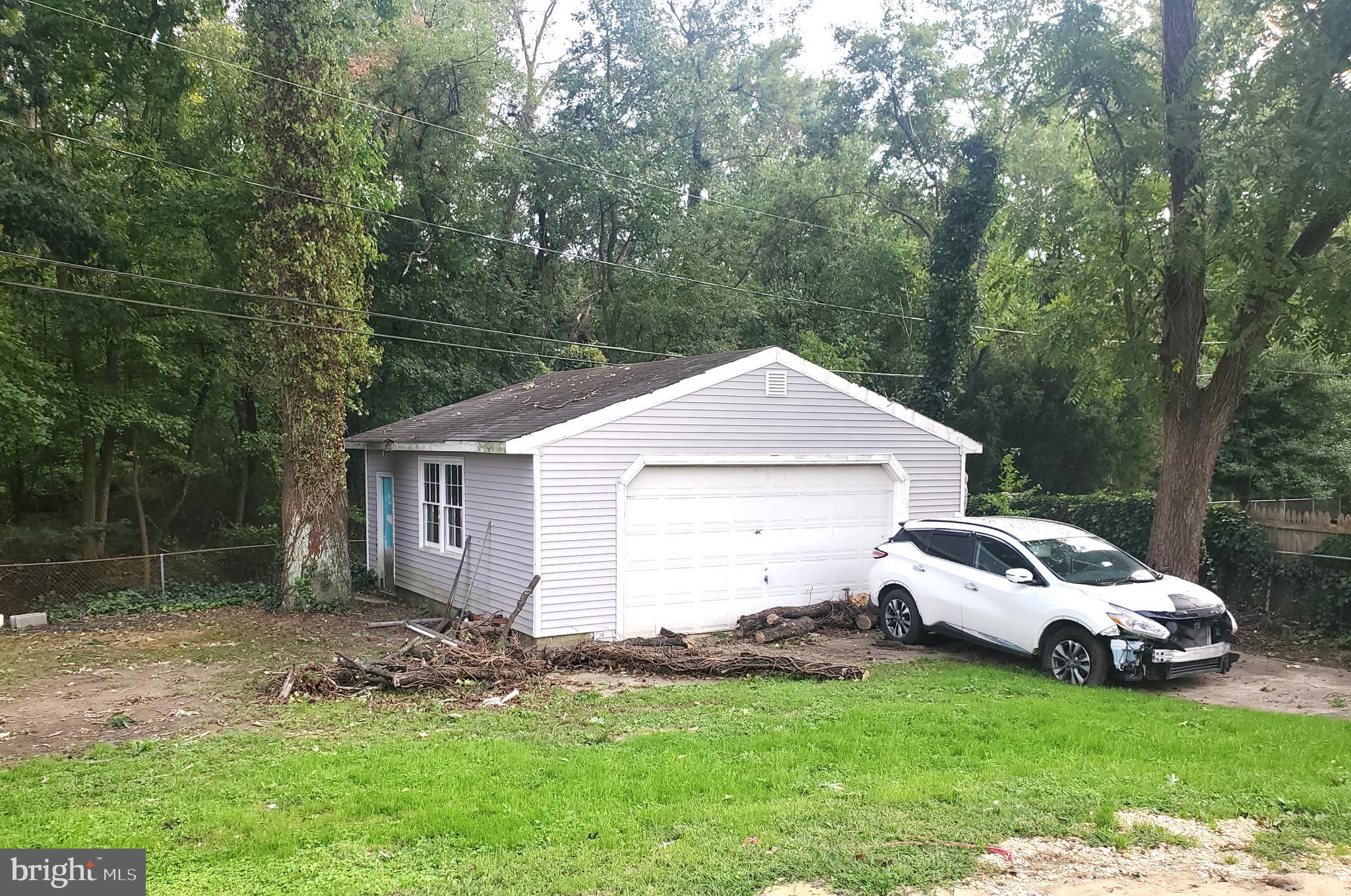 HOLLY HALL - Residential