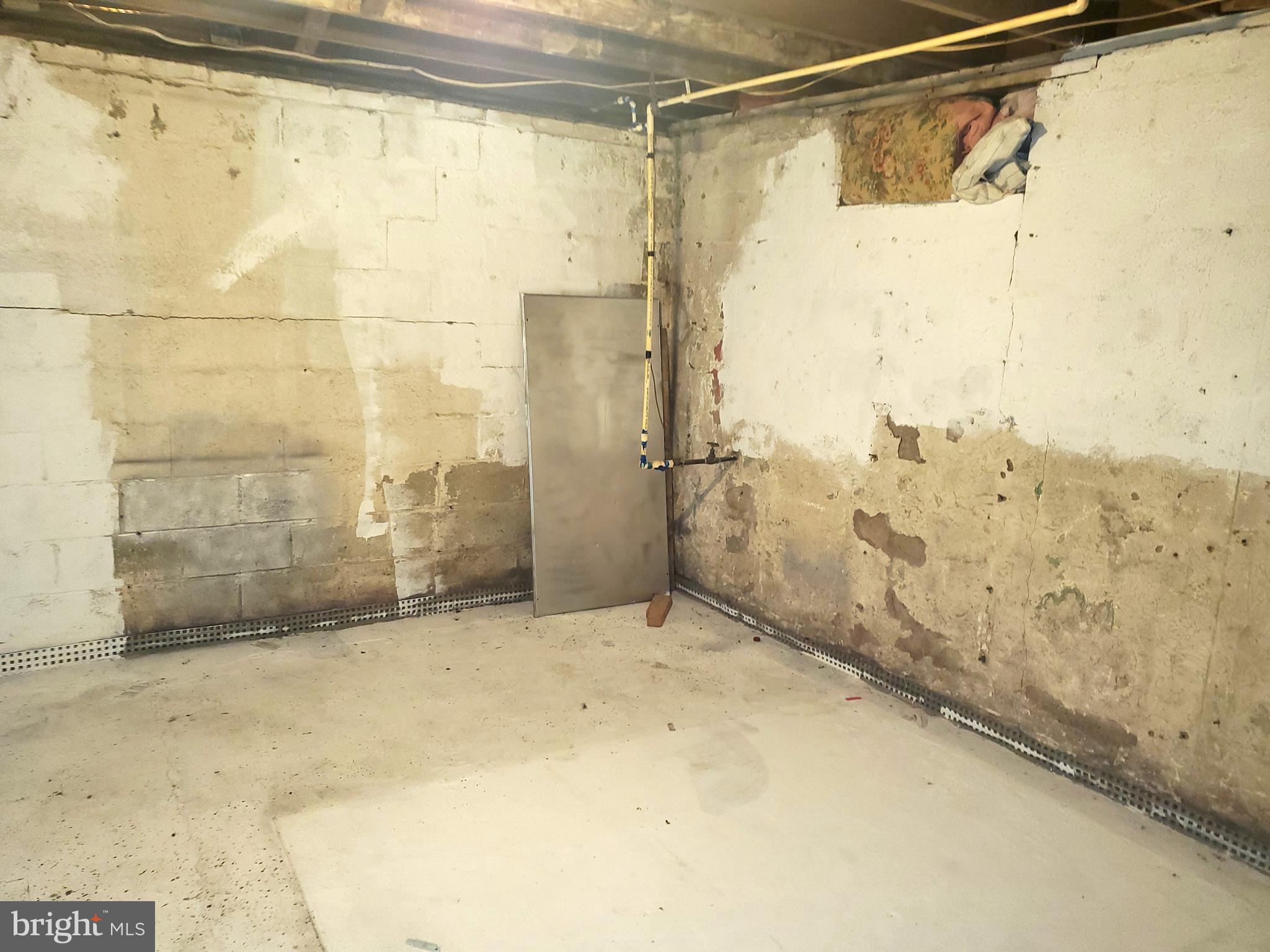 HOLLY HALL - Residential