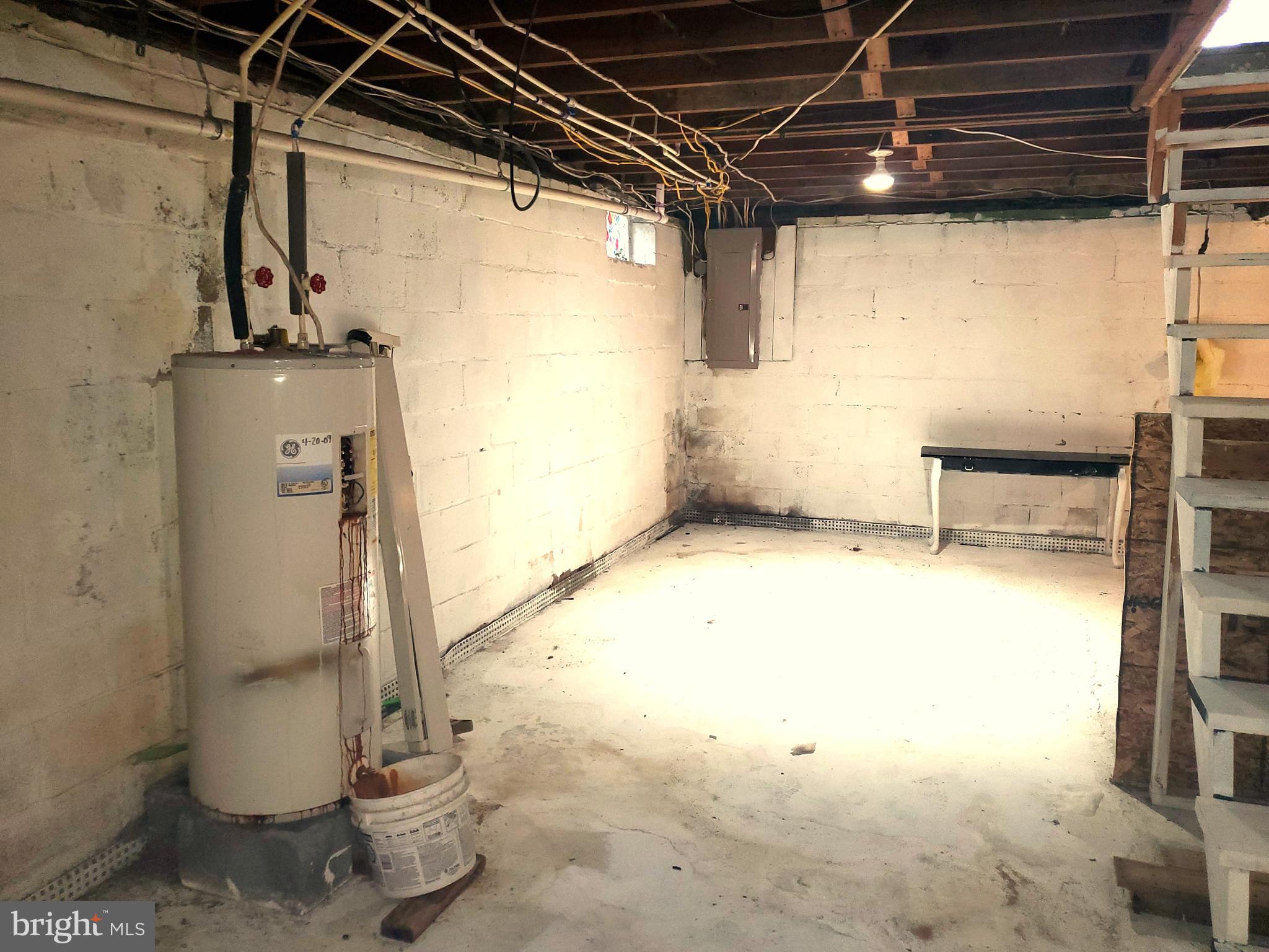 HOLLY HALL - Residential