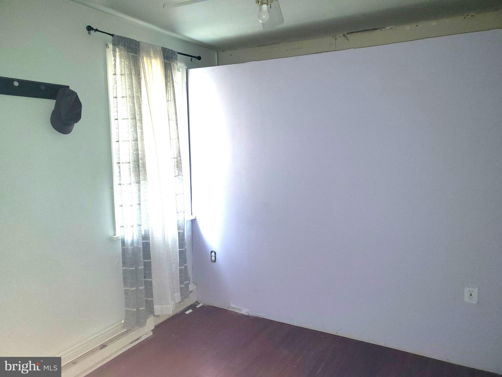 HOLLY HALL - Residential