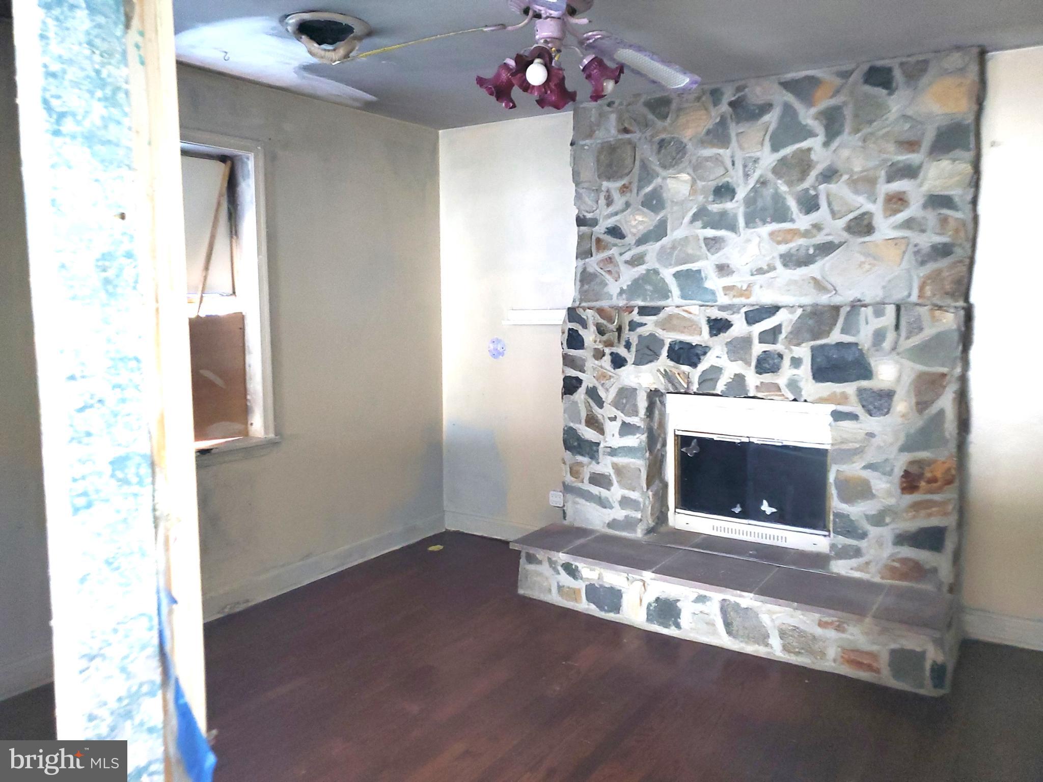 HOLLY HALL - Residential