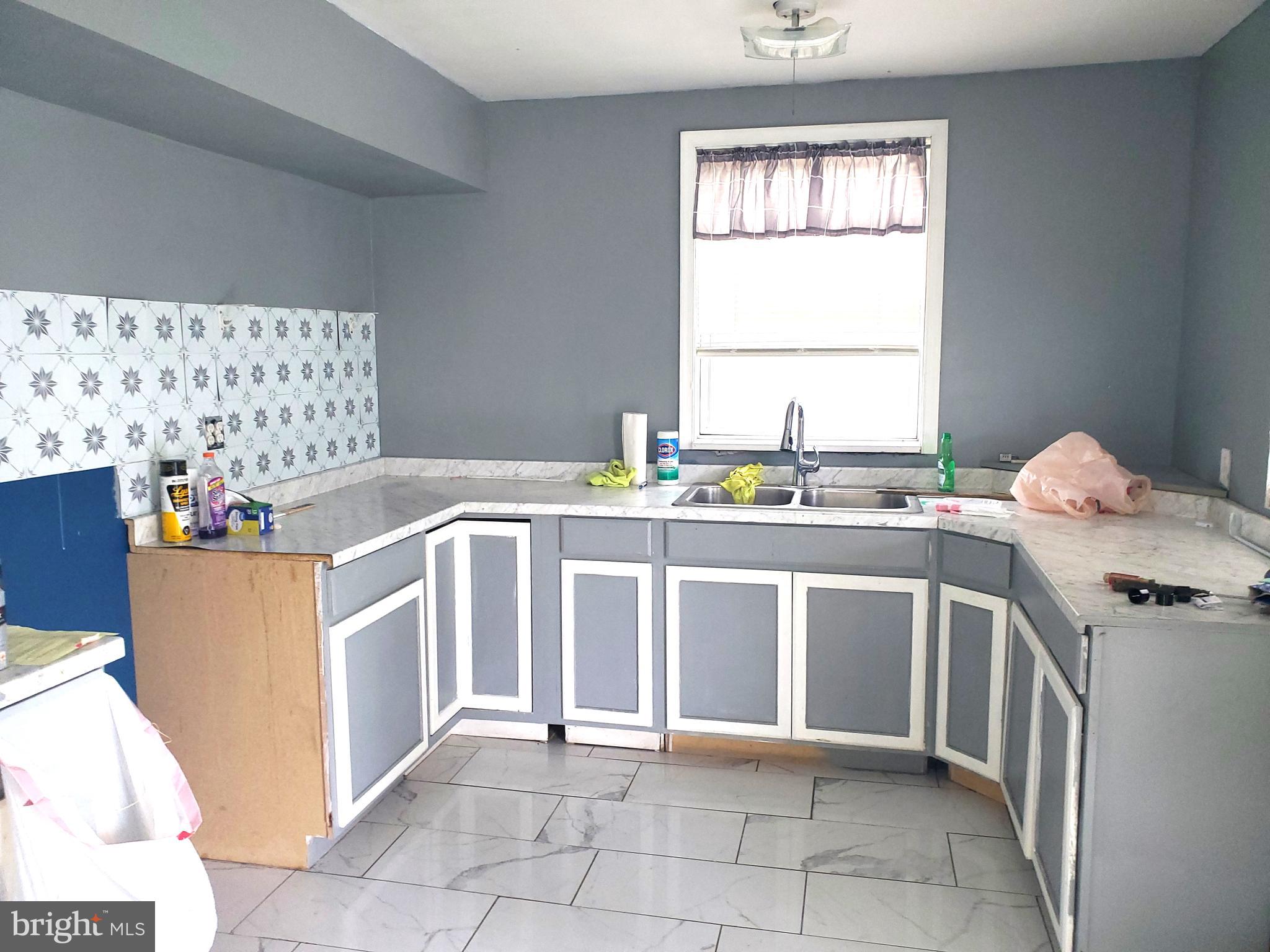 HOLLY HALL - Residential