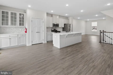 MLS: NJCD2124260