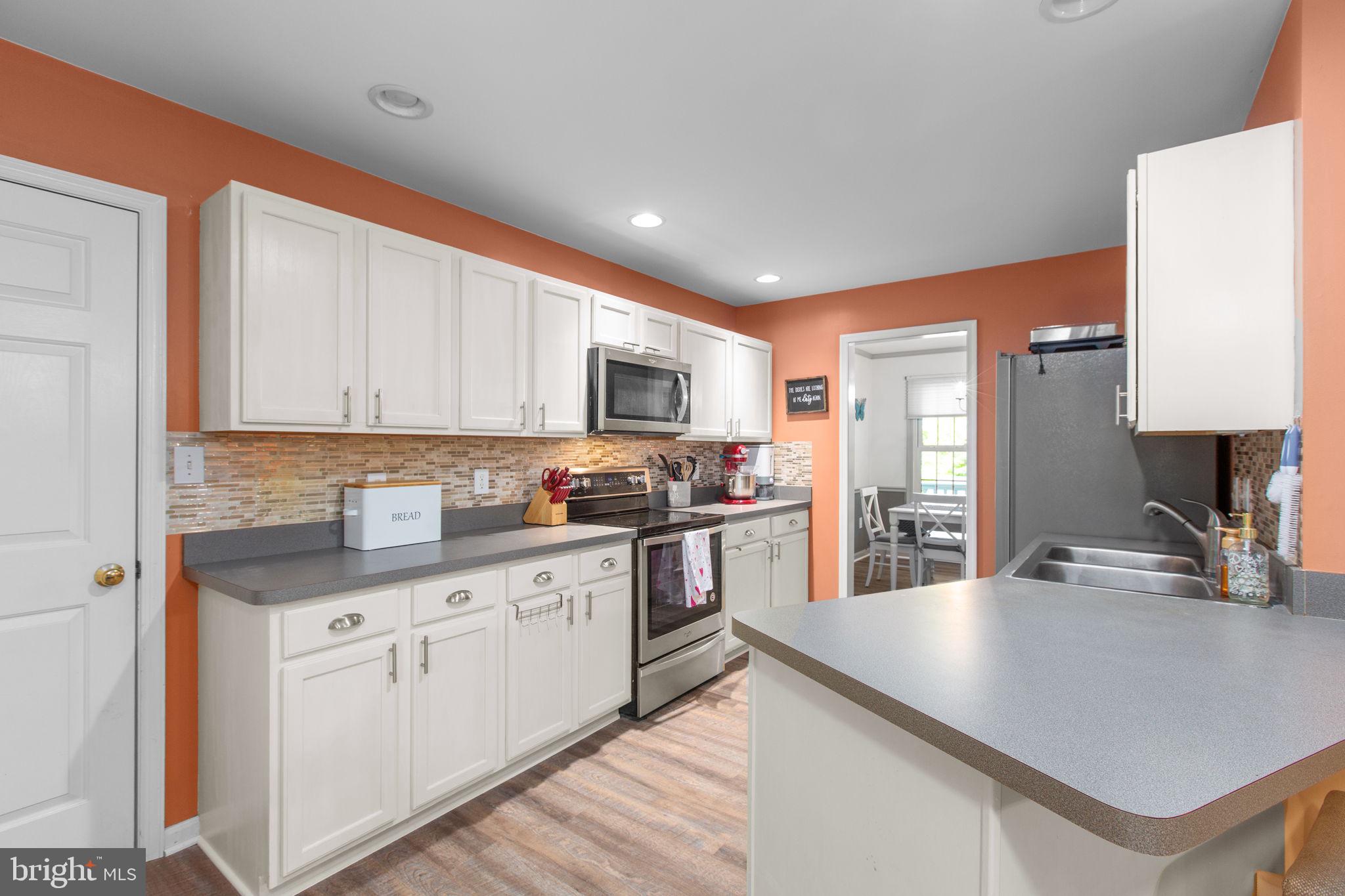 PRESIDENTIAL LAKES - Residential