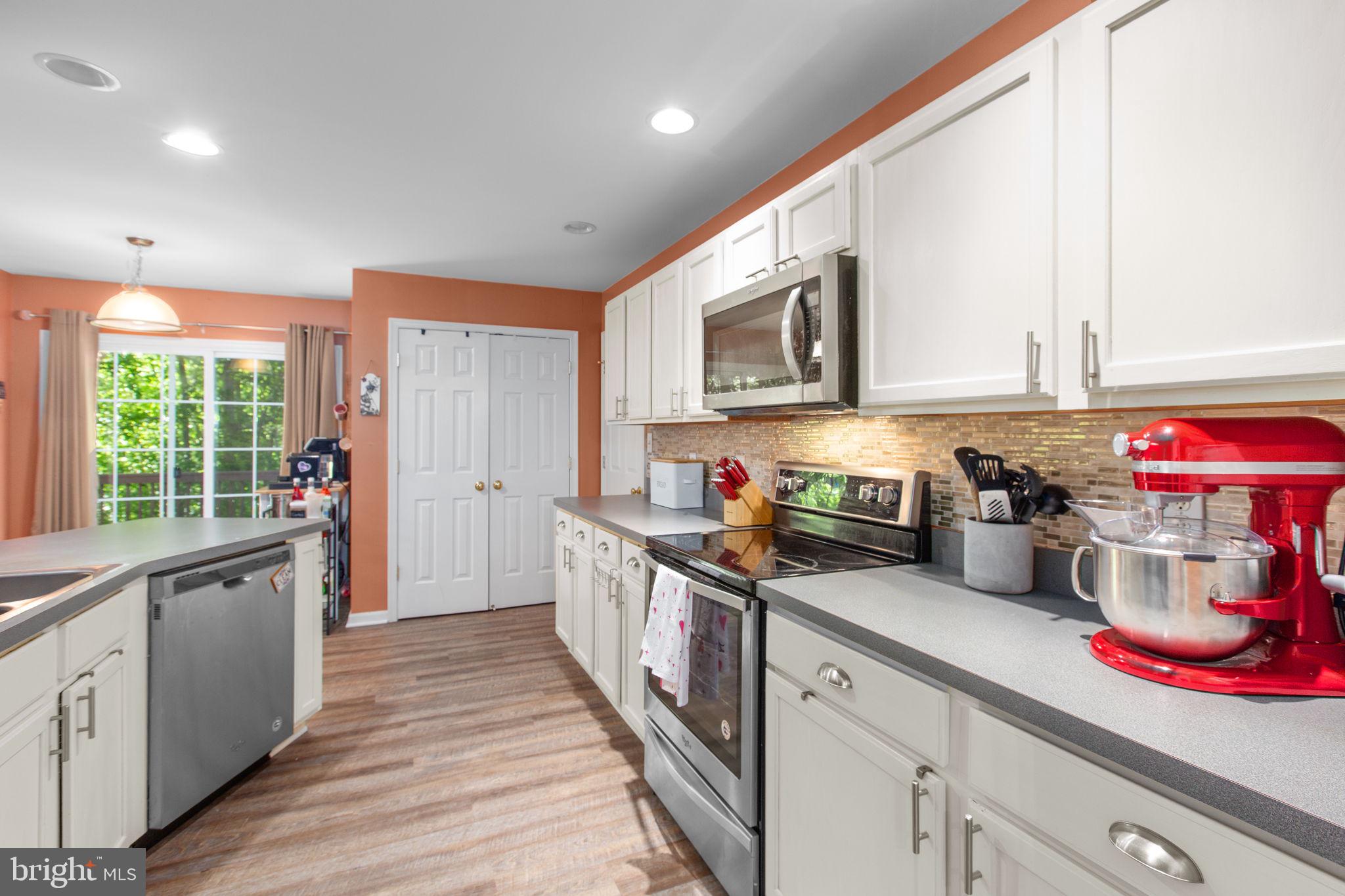 PRESIDENTIAL LAKES - Residential